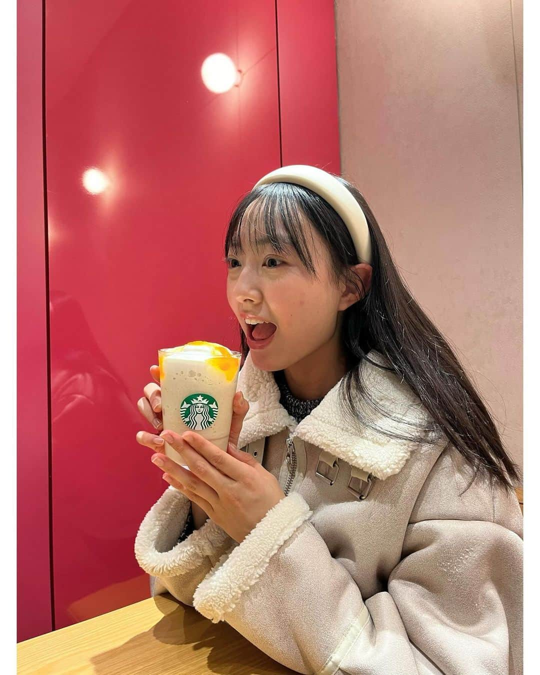 国本姫万里さんのインスタグラム写真 - (国本姫万里Instagram)「スタバの紅茶専門店に行ってきた！  3枚目の写真は美味しそうすぎて食べようとしてます🐶  #国本姫万里 #ひまり #スターダストプロモーション #スターダストプロモーション制作3部  #ニコラ #モデル #ニコラモデル #ニコモ #カンコー #カンコー委員会 #nicola #ニコラ12月号 #09 #スタバ紅茶専門店 #スタバ #中2」11月27日 17時57分 - himari_kunimoto_official