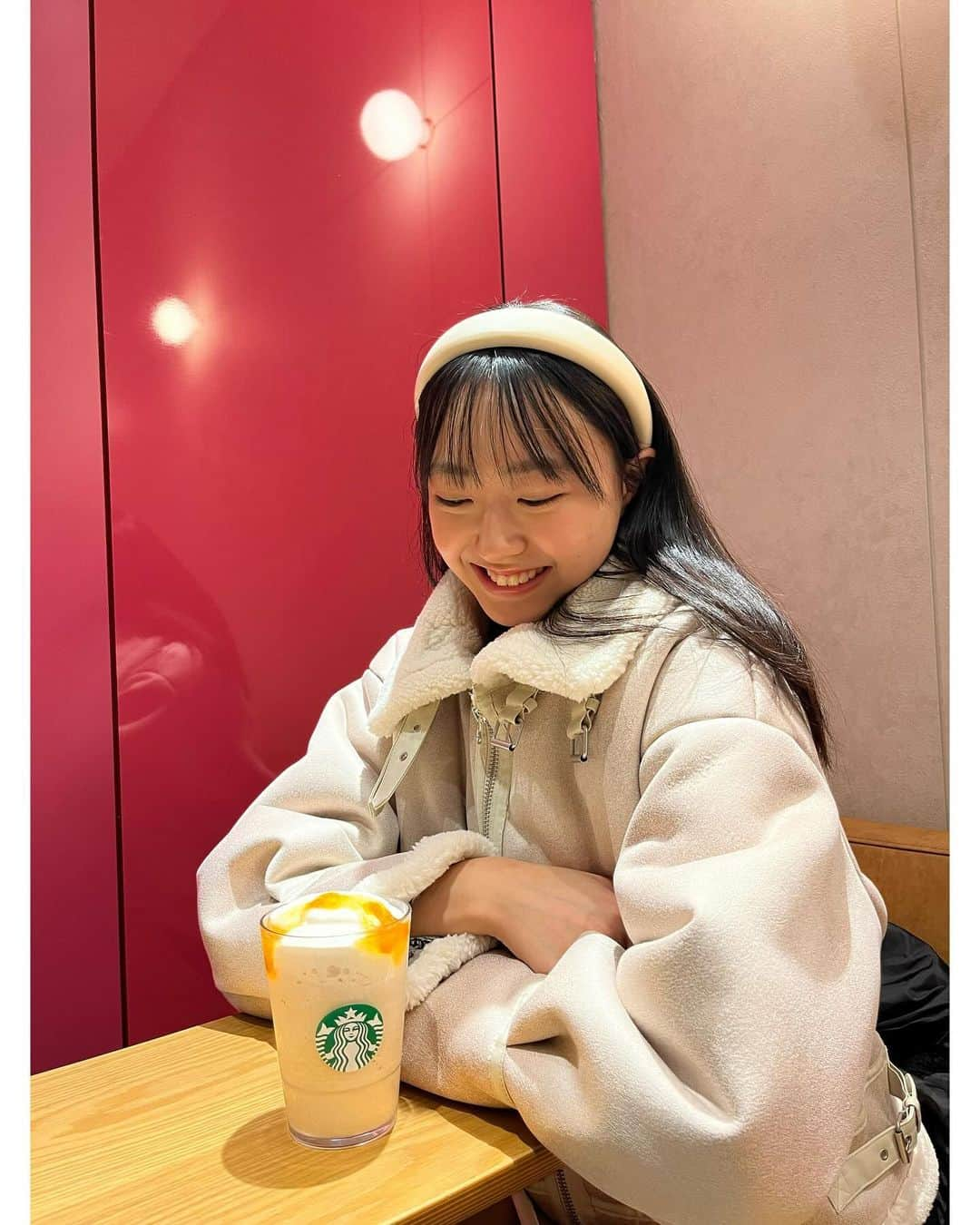 国本姫万里のインスタグラム：「スタバの紅茶専門店に行ってきた！  3枚目の写真は美味しそうすぎて食べようとしてます🐶  #国本姫万里 #ひまり #スターダストプロモーション #スターダストプロモーション制作3部  #ニコラ #モデル #ニコラモデル #ニコモ #カンコー #カンコー委員会 #nicola #ニコラ12月号 #09 #スタバ紅茶専門店 #スタバ #中2」