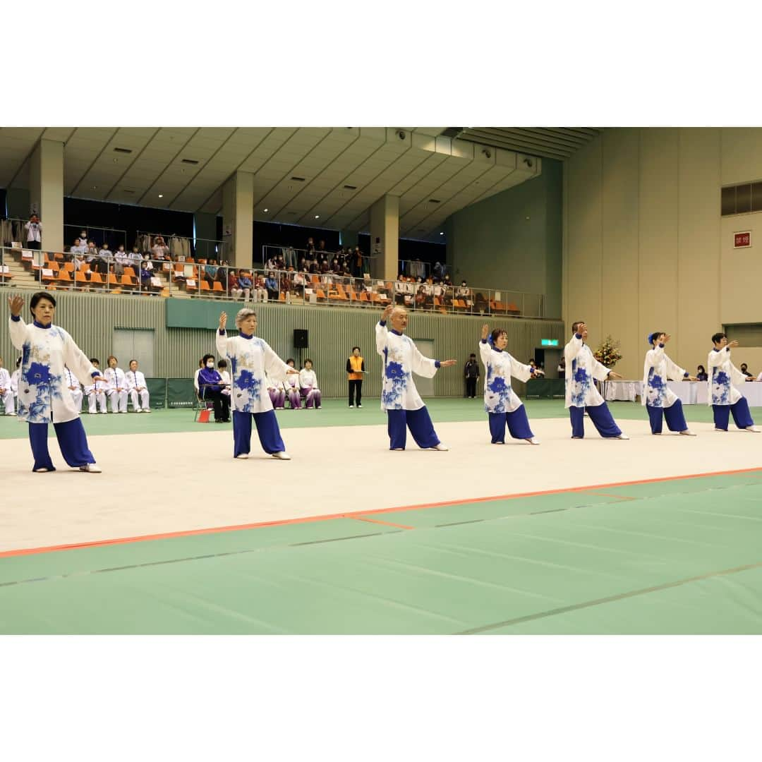 西条市のインスタグラム：「. 広報担当のフォトレポート📸  2023.10.29　 ねんりんピック（太極拳） ＠西条運動公園  #愛媛県 #西条市 #lovesaijo #広報さいじょう #ねんりんピック #シニア #愛顔のえひめ2023 #太極拳 #特別演舞 #三芳祝太鼓 #お簾踊り」