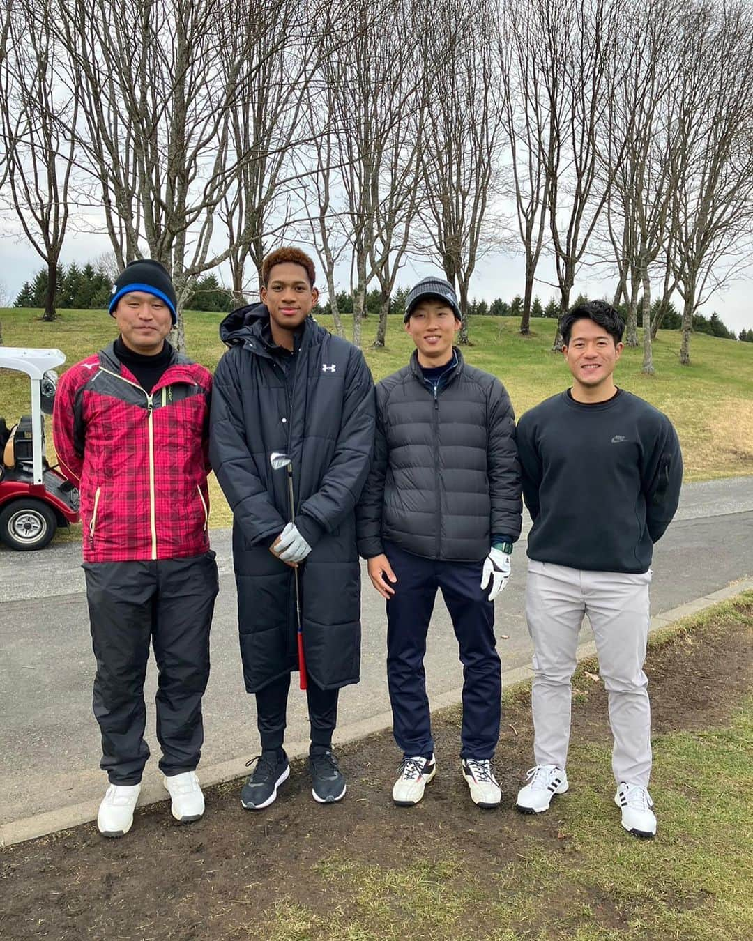 北海道日本ハムファイターズのインスタグラム：「#選手会納会ゴルフ 終了🏌️ 選手、スタッフの皆さん、1年間お疲れ様でした✨  #万波中正 #ベストナイン 👑 #山本拓実  #玉井大翔  #山本晃大  #田中瑛斗  #北山亘基  #松岡洸希  #上原健太  #長谷川威展  #北浦竜次  #生田目翼  #柳川大晟  #lovefighters」