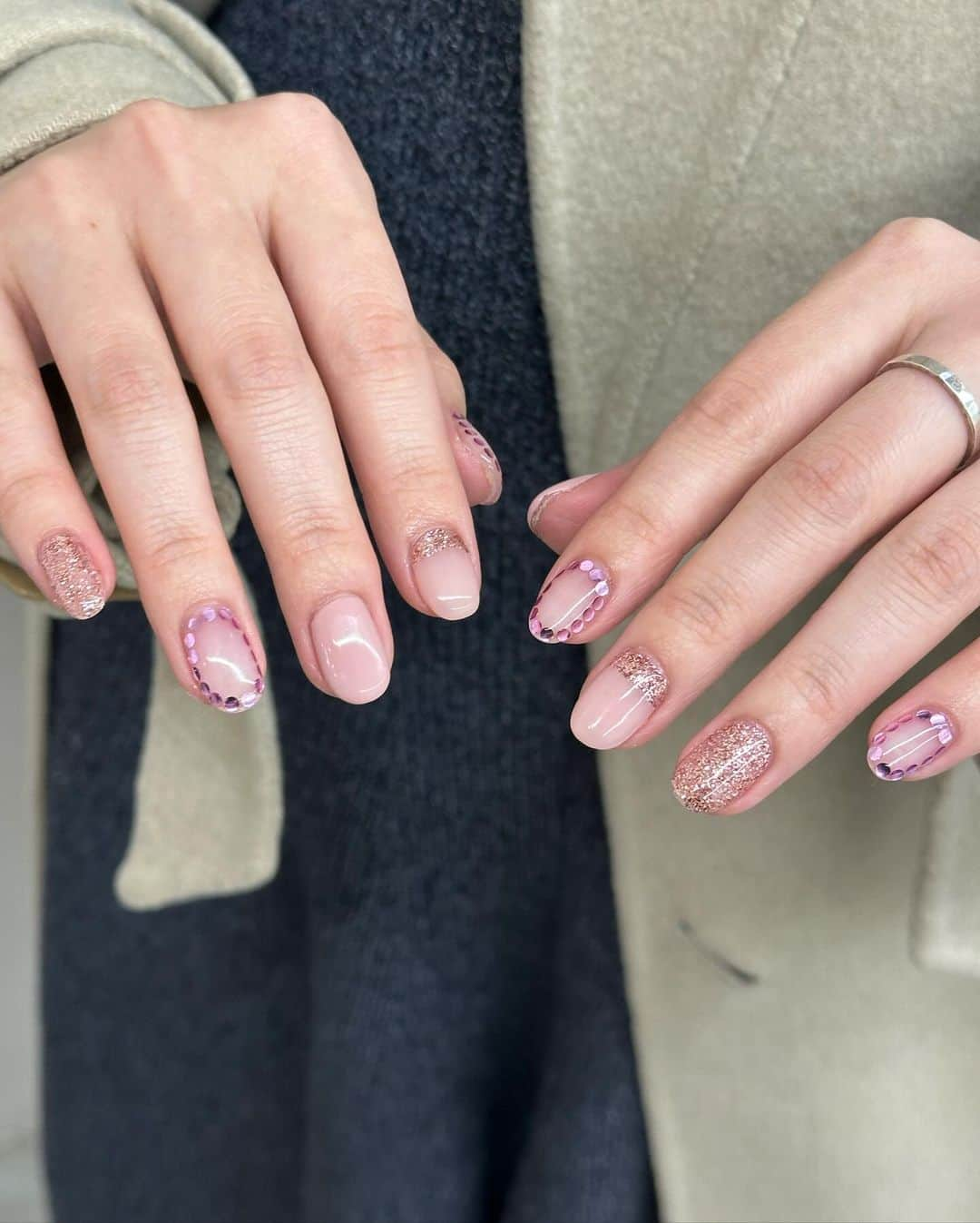 松山かなこさんのインスタグラム写真 - (松山かなこInstagram)「Holiday Pink🩷  @beborn_tokyo  #nail #nails #naildesign #beborn」11月27日 18時05分 - kanakonaimen