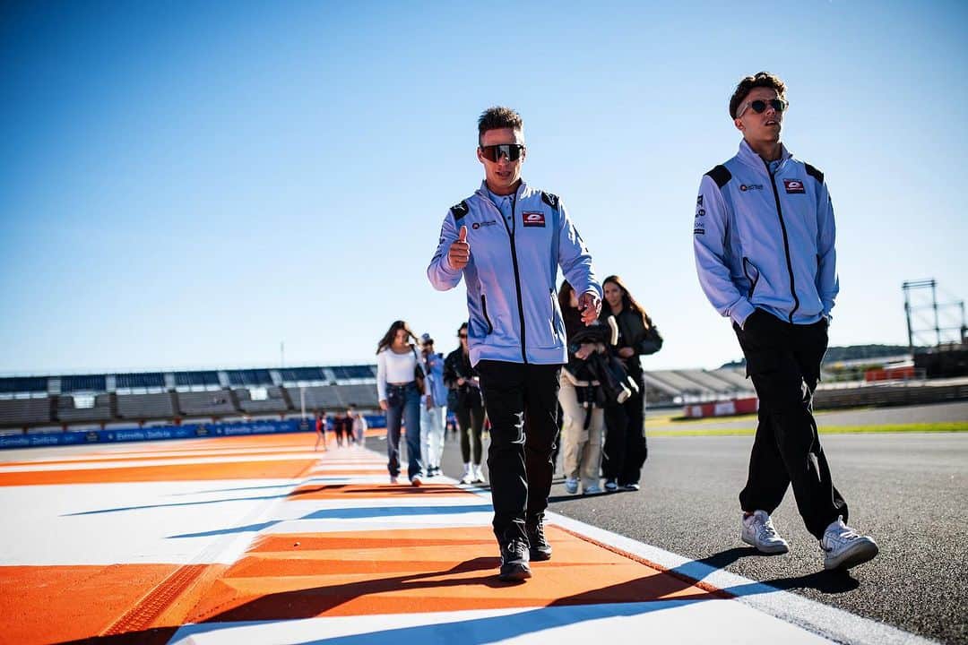 トニ・エリアスのインスタグラム：「Wrapping 2023 season!! Grazzie @gresiniracing !! 🙏💙」