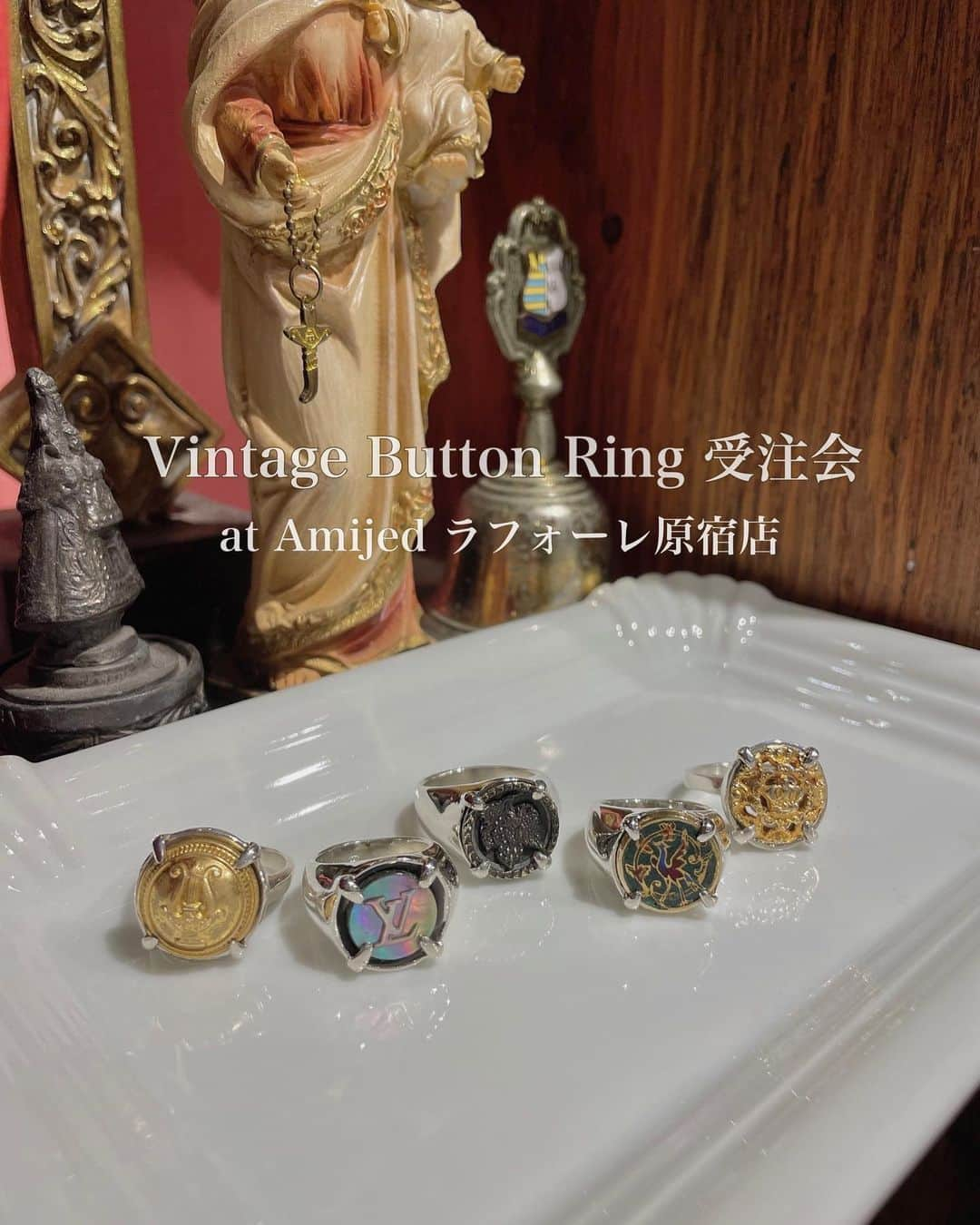 Amijed Officialのインスタグラム：「Vintage Button Ring 受注会 期間限定開催のお知らせ🌼🕊🌿  【Vintage Button Ring】 世界各国から集めたヴィンテージのボタンをお選び頂き、オリジナルのシルバーリングをお作り致します。店頭にてボタンをお選び頂き、リングサイズと併せてオーダーを受付いたします。✨  【受注期間】 11/30(木)-12/4(月) open 11:00-20:00 ・ 12/1(金)は、Laforet Private Partyのため 通常営業　11:00-17:00 パーティー　18:00-21:00 となっております🥂 夜はインビテーションが必要です✉️ご希望の方はDMにてご連絡ください✨ at ラフォーレ原宿2F Amijed  【店頭にて受付】 受注から数週間後にお届けとなります🕊 ※店頭でお受け取り又は郵送にてお届け  【Ring Size】 細めの土台　5号-19号 太めの土台　6号-26号 お持ち込みのボタンも相談可能です。 お気軽にDMまたは店頭にお持ち込みくださいませ🌿  【Price】 リング土台(¥11880 , ¥15840) ＋ボタン料金(種類により異なります)  みなさまのご来店、心よりお待ちしております🌞」