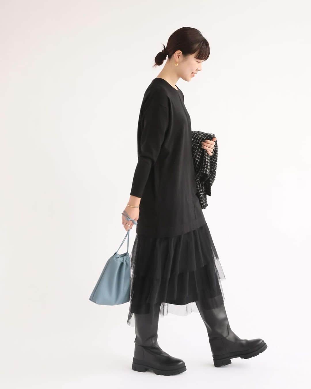 JOURNAL STANDARD relumeさんのインスタグラム写真 - (JOURNAL STANDARD relumeInstagram)「これ1枚でトレンドのレイヤードスタイルが完結！ "TORRAZZO DONNA"のドッキングワンピースとチュニック。 ⁡ ⁡ 𝘬𝘯𝘪𝘵 × 𝘴𝘩𝘪𝘳𝘵𝘴 , 𝘬𝘯𝘪𝘵 × 𝘵𝘶𝘭𝘭𝘦  ⁡ どちらも簡単に上級者見えする掛け合わせで、品良くまとめてくれます。 ⁡ ⁡ 同トーンのスラックスで合わせてトレンドライクにしても、ポイントカラーを効かせたお出かけスタイルにもぴったり！ ⁡ ⁡ ⁡ ⁡ -------------------- ⁡ 【TORRAZZO DONNA】Knit Tunic x tulle OP ¥20,900(税込) no.23040463000040 ⁡ 【TORRAZZO DONNA】Knit x Shirt Hybrid Tunic ¥16,940(税込) no.23051463000040 ⁡ -------------------- ⁡ @baycrews #ootd #relumewoman #journalstandardrelume #baycrews #relume #ジャーナルスタンダードレリューム #レリューム #ベイクルーズ #カジュアル #カジュアル派 #カジュアルファッション #大人カジュアル #トラッゾドンナ #TORRAZZODONNA #レイヤード #ドッキングブラウス #ドッキングシャツ #重ね着風 #重ね着 #ワントーン #オールブラック #ツイード #ツイードジャケット #ツイードベスト #スラックス #カラーマフラー #上品カジュアル」11月27日 18時21分 - js_relume