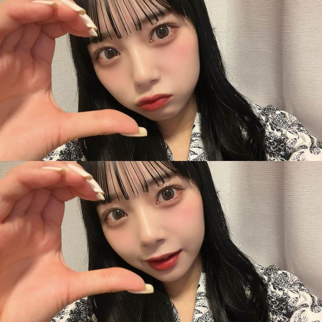 増田彩乃さんのインスタグラム写真 - (増田彩乃Instagram)「.  一緒にハート作り ?? 風なお写真 ♩ 笑  最近はずっとルルルンを使っているのですが、 お肌の調子がよくなっているような気が ... 💭  " 薬用ルルルン 美白アクネ " こちらのパックは 1枚ずつ入っているので持ち運びもしやすく、 シートがとてもお顔にフィットします !! ☺︎ ♡  過去にベスコスを受賞したことのある商品で ニキビになりたくない時に使っています 🌿  美肌目指してこれからも頑張ります！ ; ; ✦  #PR #ルルルン #薬用ルルルン #シートマスク #美白 #貼るフェイスサプリ #医薬部外品 #ニキビ予防 #w効果」11月27日 18時13分 - m_ayano26