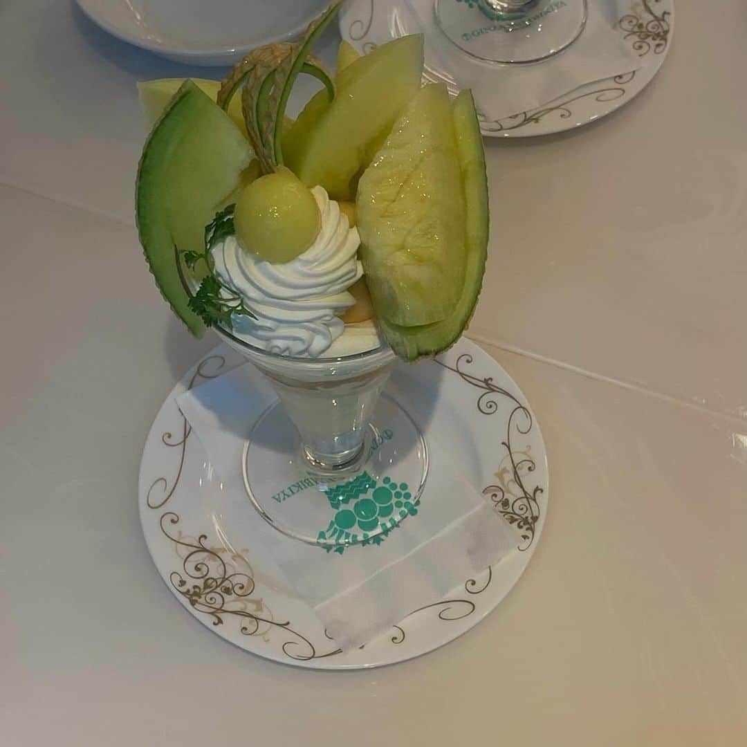 チャ・ジョンウォンのインスタグラム：「🍈🍓🍰 진짜 맛도리들 꼭 먹어야된댜.  내 짝꿍 맛도리가 먹자고 울고불고….」
