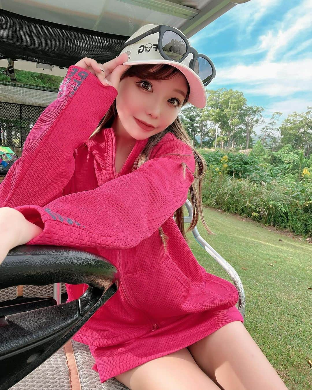 ちゃんしーさんのインスタグラム写真 - (ちゃんしーInstagram)「全身PINK🩷🩷🩷 今週も頑張ろぉ😍✌️  週初めからいいことあった😍😍😍 当ててみて！！！笑  明日は姫ちゃんずの 年内最後のシミュレーションゴルフイベントだよっ🥰 1枠空きが出たので、来れる方 DMくださぁい🧏🏼‍♀️❤️‍🔥 . . . #ゴルフ女子#ゴルフ男子#ゴルフ初心者#ごるふ女子#ごるふ男子#ゴルフコーデ#高尔夫#골프#美脚#ミニスカ#美脚#脚やせダイエット#足痩せ#トレーニング#お尻#おしり#おしりフェチ#韓国コーデ#韓国ウェア#韓国ヘア#絶対領域」11月27日 18時19分 - hime___golf