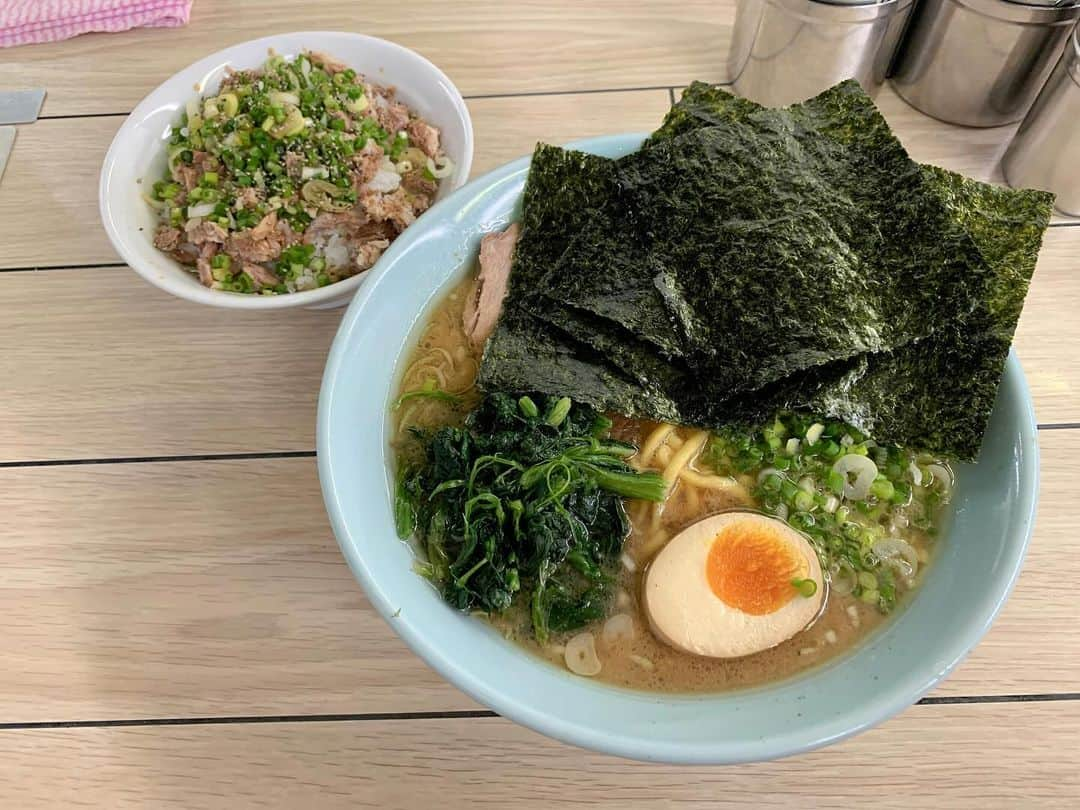 えみっくすさんのインスタグラム写真 - (えみっくすInstagram)「最近のラーメンまとめ(最近じゃない載せ忘れてたやつもあり)  ①ラーメン二郎生田駅前店(生田) @ikuta_jiro  ②野郎ラーメン 秋葉原店 ブルアカコラボ柴関野郎ラーメン(秋葉原) @yaro_ramen  ③らぁめん 生姜は文化。(巣鴨) @ramen_ginger_culture  ④蒙古タンメン中本 東池袋 魚介豆乳タンメン(池袋) @mouko_tanmen_nakamoto  ⑤極楽汁麺 らすた 代々木支店(代々木) ⑥自家製麺MENSHO TOKYO 限定アーモンド坦々麺(春日) ⑦麺恋処いそじ(代々木) ⑧鶏そば みた葉(新宿) @ramenmitaba  ⑨人類みな麺類(大阪 南方) ⑩ラーメン鷹の目 蒲田店 エビクリームまぜそば(蒲田) @takanome_official   🍬 .｡ _________________________ ｡. 🍬   　えみっくすおすすめのグルメ情報を ︎︎ 　　　▶️ #えみっくすグルメ ◀️  　　　でまとめています⸜(*⃙⃘'ᵕ'*⃙⃘)⸝⋆*   　気になるお店があればぜひ食べに行って  　ハッシュタグをつけて投稿してね📷✨  🍬 .｡ _________________________ ｡. 🍬   #ラーメン  #ラーメン部  #ラーメンインスタグラマー  #ラーメンパトロール  #ラーメン女子  #ラーメンインスタグラム  #ラーメン二郎  #ラーメン大好き  #ラーメン好きな人と繋がりたい  #ラーメン巡り  #ラーメンスタグラム  #ラーメン好きと繋がりたい  #ラーメン二郎生田駅前店  #生田二郎  #麺スタグラム  #麺活  #東京ラーメン  #大阪ラーメン  #川崎ラーメン  #野郎ラーメン  #生姜は文化  #蒙古タンメン中本  #mensho  #らすた  #いそじ  #代々木ラーメン  #人類みな麺類  #みた葉  #鷹の目」11月27日 18時30分 - emix_momoka