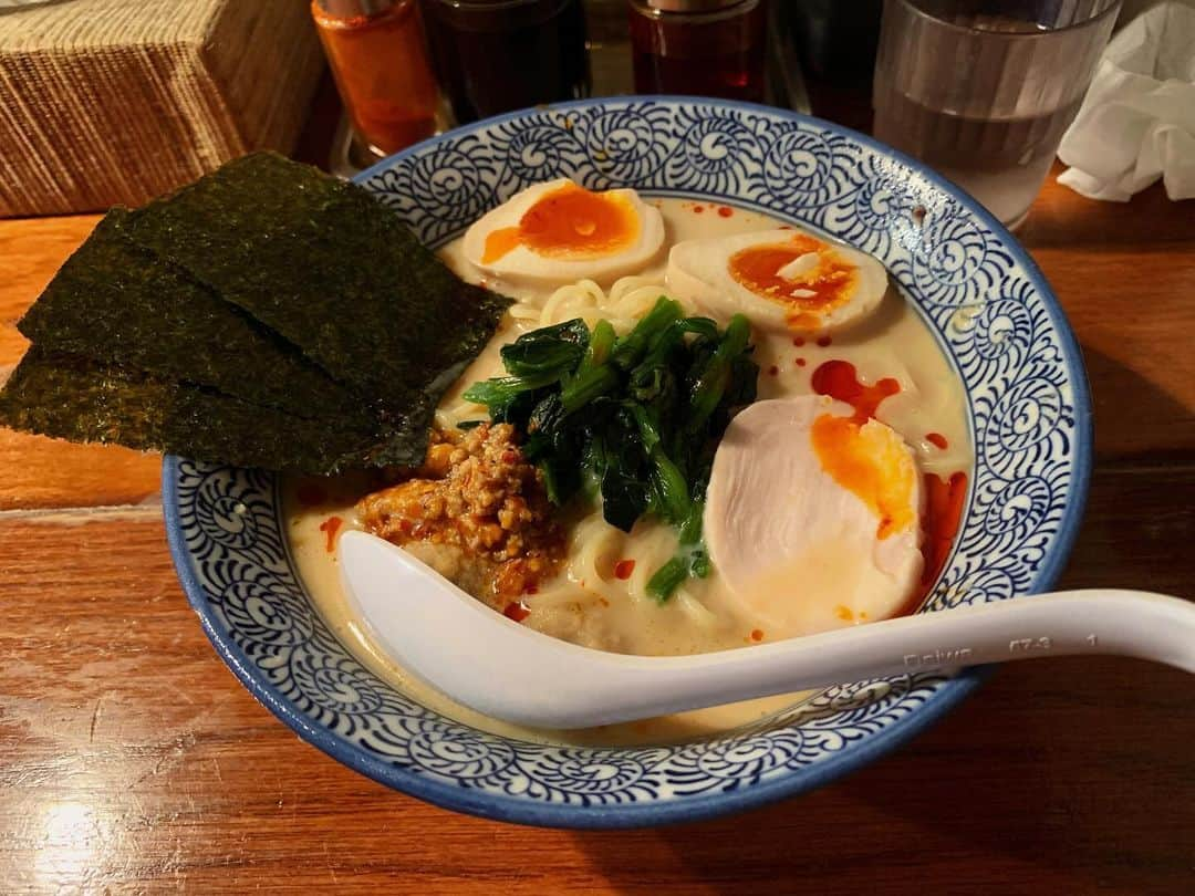 えみっくすさんのインスタグラム写真 - (えみっくすInstagram)「最近のラーメンまとめ(最近じゃない載せ忘れてたやつもあり)  ①ラーメン二郎生田駅前店(生田) @ikuta_jiro  ②野郎ラーメン 秋葉原店 ブルアカコラボ柴関野郎ラーメン(秋葉原) @yaro_ramen  ③らぁめん 生姜は文化。(巣鴨) @ramen_ginger_culture  ④蒙古タンメン中本 東池袋 魚介豆乳タンメン(池袋) @mouko_tanmen_nakamoto  ⑤極楽汁麺 らすた 代々木支店(代々木) ⑥自家製麺MENSHO TOKYO 限定アーモンド坦々麺(春日) ⑦麺恋処いそじ(代々木) ⑧鶏そば みた葉(新宿) @ramenmitaba  ⑨人類みな麺類(大阪 南方) ⑩ラーメン鷹の目 蒲田店 エビクリームまぜそば(蒲田) @takanome_official   🍬 .｡ _________________________ ｡. 🍬   　えみっくすおすすめのグルメ情報を ︎︎ 　　　▶️ #えみっくすグルメ ◀️  　　　でまとめています⸜(*⃙⃘'ᵕ'*⃙⃘)⸝⋆*   　気になるお店があればぜひ食べに行って  　ハッシュタグをつけて投稿してね📷✨  🍬 .｡ _________________________ ｡. 🍬   #ラーメン  #ラーメン部  #ラーメンインスタグラマー  #ラーメンパトロール  #ラーメン女子  #ラーメンインスタグラム  #ラーメン二郎  #ラーメン大好き  #ラーメン好きな人と繋がりたい  #ラーメン巡り  #ラーメンスタグラム  #ラーメン好きと繋がりたい  #ラーメン二郎生田駅前店  #生田二郎  #麺スタグラム  #麺活  #東京ラーメン  #大阪ラーメン  #川崎ラーメン  #野郎ラーメン  #生姜は文化  #蒙古タンメン中本  #mensho  #らすた  #いそじ  #代々木ラーメン  #人類みな麺類  #みた葉  #鷹の目」11月27日 18時30分 - emix_momoka