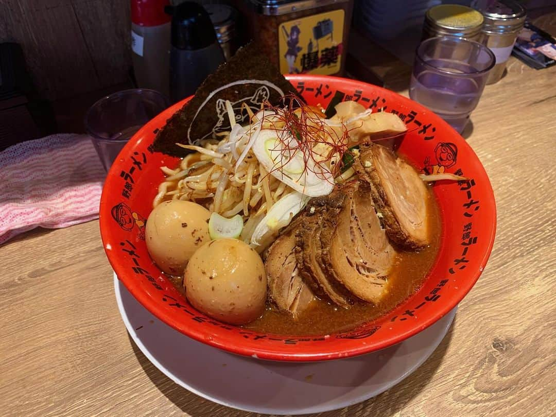 えみっくすさんのインスタグラム写真 - (えみっくすInstagram)「最近のラーメンまとめ(最近じゃない載せ忘れてたやつもあり)  ①ラーメン二郎生田駅前店(生田) @ikuta_jiro  ②野郎ラーメン 秋葉原店 ブルアカコラボ柴関野郎ラーメン(秋葉原) @yaro_ramen  ③らぁめん 生姜は文化。(巣鴨) @ramen_ginger_culture  ④蒙古タンメン中本 東池袋 魚介豆乳タンメン(池袋) @mouko_tanmen_nakamoto  ⑤極楽汁麺 らすた 代々木支店(代々木) ⑥自家製麺MENSHO TOKYO 限定アーモンド坦々麺(春日) ⑦麺恋処いそじ(代々木) ⑧鶏そば みた葉(新宿) @ramenmitaba  ⑨人類みな麺類(大阪 南方) ⑩ラーメン鷹の目 蒲田店 エビクリームまぜそば(蒲田) @takanome_official   🍬 .｡ _________________________ ｡. 🍬   　えみっくすおすすめのグルメ情報を ︎︎ 　　　▶️ #えみっくすグルメ ◀️  　　　でまとめています⸜(*⃙⃘'ᵕ'*⃙⃘)⸝⋆*   　気になるお店があればぜひ食べに行って  　ハッシュタグをつけて投稿してね📷✨  🍬 .｡ _________________________ ｡. 🍬   #ラーメン  #ラーメン部  #ラーメンインスタグラマー  #ラーメンパトロール  #ラーメン女子  #ラーメンインスタグラム  #ラーメン二郎  #ラーメン大好き  #ラーメン好きな人と繋がりたい  #ラーメン巡り  #ラーメンスタグラム  #ラーメン好きと繋がりたい  #ラーメン二郎生田駅前店  #生田二郎  #麺スタグラム  #麺活  #東京ラーメン  #大阪ラーメン  #川崎ラーメン  #野郎ラーメン  #生姜は文化  #蒙古タンメン中本  #mensho  #らすた  #いそじ  #代々木ラーメン  #人類みな麺類  #みた葉  #鷹の目」11月27日 18時30分 - emix_momoka