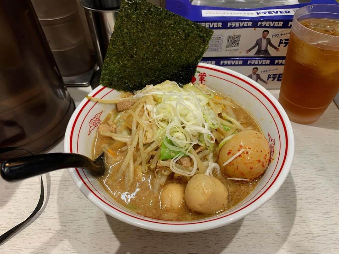 えみっくすさんのインスタグラム写真 - (えみっくすInstagram)「最近のラーメンまとめ(最近じゃない載せ忘れてたやつもあり)  ①ラーメン二郎生田駅前店(生田) @ikuta_jiro  ②野郎ラーメン 秋葉原店 ブルアカコラボ柴関野郎ラーメン(秋葉原) @yaro_ramen  ③らぁめん 生姜は文化。(巣鴨) @ramen_ginger_culture  ④蒙古タンメン中本 東池袋 魚介豆乳タンメン(池袋) @mouko_tanmen_nakamoto  ⑤極楽汁麺 らすた 代々木支店(代々木) ⑥自家製麺MENSHO TOKYO 限定アーモンド坦々麺(春日) ⑦麺恋処いそじ(代々木) ⑧鶏そば みた葉(新宿) @ramenmitaba  ⑨人類みな麺類(大阪 南方) ⑩ラーメン鷹の目 蒲田店 エビクリームまぜそば(蒲田) @takanome_official   🍬 .｡ _________________________ ｡. 🍬   　えみっくすおすすめのグルメ情報を ︎︎ 　　　▶️ #えみっくすグルメ ◀️  　　　でまとめています⸜(*⃙⃘'ᵕ'*⃙⃘)⸝⋆*   　気になるお店があればぜひ食べに行って  　ハッシュタグをつけて投稿してね📷✨  🍬 .｡ _________________________ ｡. 🍬   #ラーメン  #ラーメン部  #ラーメンインスタグラマー  #ラーメンパトロール  #ラーメン女子  #ラーメンインスタグラム  #ラーメン二郎  #ラーメン大好き  #ラーメン好きな人と繋がりたい  #ラーメン巡り  #ラーメンスタグラム  #ラーメン好きと繋がりたい  #ラーメン二郎生田駅前店  #生田二郎  #麺スタグラム  #麺活  #東京ラーメン  #大阪ラーメン  #川崎ラーメン  #野郎ラーメン  #生姜は文化  #蒙古タンメン中本  #mensho  #らすた  #いそじ  #代々木ラーメン  #人類みな麺類  #みた葉  #鷹の目」11月27日 18時30分 - emix_momoka