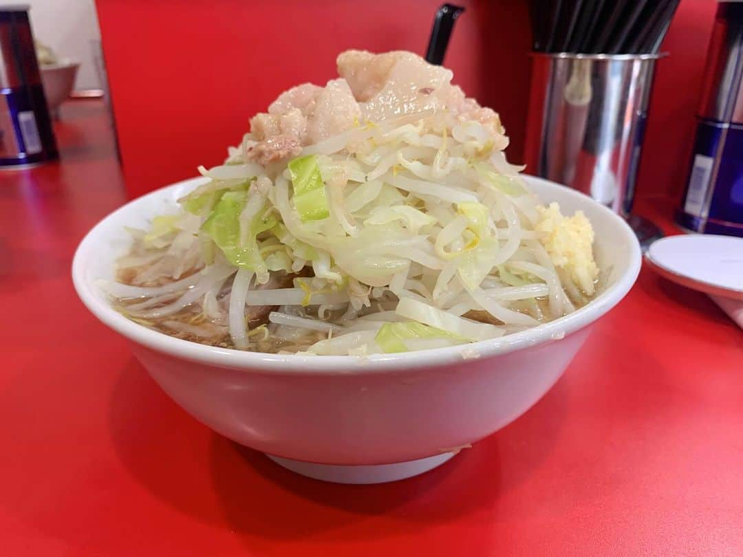 えみっくすさんのインスタグラム写真 - (えみっくすInstagram)「最近のラーメンまとめ(最近じゃない載せ忘れてたやつもあり)  ①ラーメン二郎生田駅前店(生田) @ikuta_jiro  ②野郎ラーメン 秋葉原店 ブルアカコラボ柴関野郎ラーメン(秋葉原) @yaro_ramen  ③らぁめん 生姜は文化。(巣鴨) @ramen_ginger_culture  ④蒙古タンメン中本 東池袋 魚介豆乳タンメン(池袋) @mouko_tanmen_nakamoto  ⑤極楽汁麺 らすた 代々木支店(代々木) ⑥自家製麺MENSHO TOKYO 限定アーモンド坦々麺(春日) ⑦麺恋処いそじ(代々木) ⑧鶏そば みた葉(新宿) @ramenmitaba  ⑨人類みな麺類(大阪 南方) ⑩ラーメン鷹の目 蒲田店 エビクリームまぜそば(蒲田) @takanome_official   🍬 .｡ _________________________ ｡. 🍬   　えみっくすおすすめのグルメ情報を ︎︎ 　　　▶️ #えみっくすグルメ ◀️  　　　でまとめています⸜(*⃙⃘'ᵕ'*⃙⃘)⸝⋆*   　気になるお店があればぜひ食べに行って  　ハッシュタグをつけて投稿してね📷✨  🍬 .｡ _________________________ ｡. 🍬   #ラーメン  #ラーメン部  #ラーメンインスタグラマー  #ラーメンパトロール  #ラーメン女子  #ラーメンインスタグラム  #ラーメン二郎  #ラーメン大好き  #ラーメン好きな人と繋がりたい  #ラーメン巡り  #ラーメンスタグラム  #ラーメン好きと繋がりたい  #ラーメン二郎生田駅前店  #生田二郎  #麺スタグラム  #麺活  #東京ラーメン  #大阪ラーメン  #川崎ラーメン  #野郎ラーメン  #生姜は文化  #蒙古タンメン中本  #mensho  #らすた  #いそじ  #代々木ラーメン  #人類みな麺類  #みた葉  #鷹の目」11月27日 18時30分 - emix_momoka