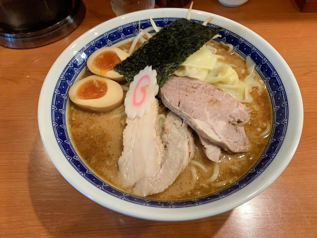 えみっくすさんのインスタグラム写真 - (えみっくすInstagram)「最近のラーメンまとめ(最近じゃない載せ忘れてたやつもあり)  ①ラーメン二郎生田駅前店(生田) @ikuta_jiro  ②野郎ラーメン 秋葉原店 ブルアカコラボ柴関野郎ラーメン(秋葉原) @yaro_ramen  ③らぁめん 生姜は文化。(巣鴨) @ramen_ginger_culture  ④蒙古タンメン中本 東池袋 魚介豆乳タンメン(池袋) @mouko_tanmen_nakamoto  ⑤極楽汁麺 らすた 代々木支店(代々木) ⑥自家製麺MENSHO TOKYO 限定アーモンド坦々麺(春日) ⑦麺恋処いそじ(代々木) ⑧鶏そば みた葉(新宿) @ramenmitaba  ⑨人類みな麺類(大阪 南方) ⑩ラーメン鷹の目 蒲田店 エビクリームまぜそば(蒲田) @takanome_official   🍬 .｡ _________________________ ｡. 🍬   　えみっくすおすすめのグルメ情報を ︎︎ 　　　▶️ #えみっくすグルメ ◀️  　　　でまとめています⸜(*⃙⃘'ᵕ'*⃙⃘)⸝⋆*   　気になるお店があればぜひ食べに行って  　ハッシュタグをつけて投稿してね📷✨  🍬 .｡ _________________________ ｡. 🍬   #ラーメン  #ラーメン部  #ラーメンインスタグラマー  #ラーメンパトロール  #ラーメン女子  #ラーメンインスタグラム  #ラーメン二郎  #ラーメン大好き  #ラーメン好きな人と繋がりたい  #ラーメン巡り  #ラーメンスタグラム  #ラーメン好きと繋がりたい  #ラーメン二郎生田駅前店  #生田二郎  #麺スタグラム  #麺活  #東京ラーメン  #大阪ラーメン  #川崎ラーメン  #野郎ラーメン  #生姜は文化  #蒙古タンメン中本  #mensho  #らすた  #いそじ  #代々木ラーメン  #人類みな麺類  #みた葉  #鷹の目」11月27日 18時30分 - emix_momoka