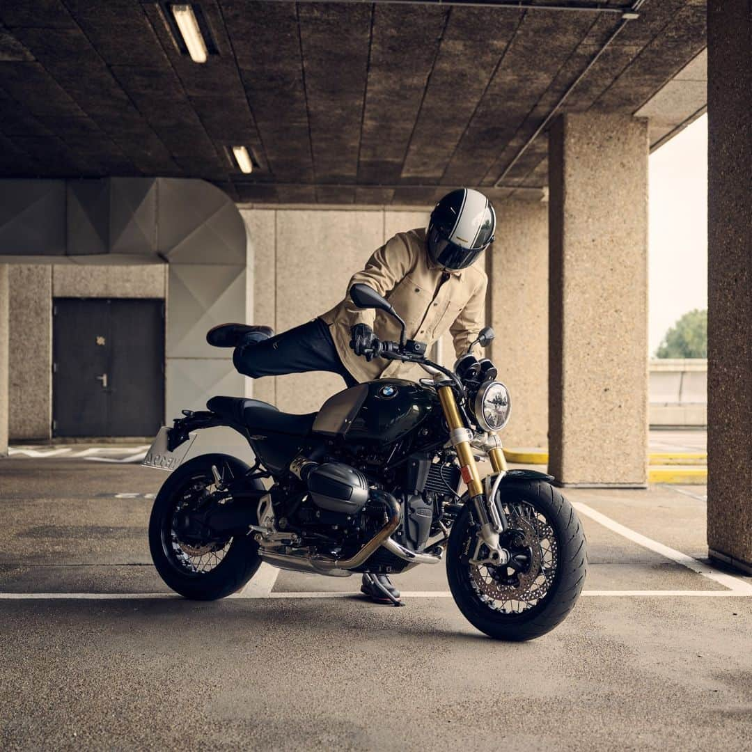 BMW Motorrad Japanさんのインスタグラム写真 - (BMW Motorrad JapanInstagram)「ストリートはあなたのステージ。いつもの街を #R12nineT で駆けぬけましょう。  R 12 nineTは個性的でスタイリッシュな #SoulFuel  のメンバーです。燃料タンクやシート、リアフェンダーまで細部に至るまであなたの個性を落とし込んでみませんか？  Option 719のビレットパーツやブラシ仕上げのアルミタンクはさらなる個性を演出します。  #MakeLifeARide #Soulfuel #BMWMotorrad #BMWモトラッド #駆けぬける歓び」11月27日 18時30分 - bmwmotorradjapan