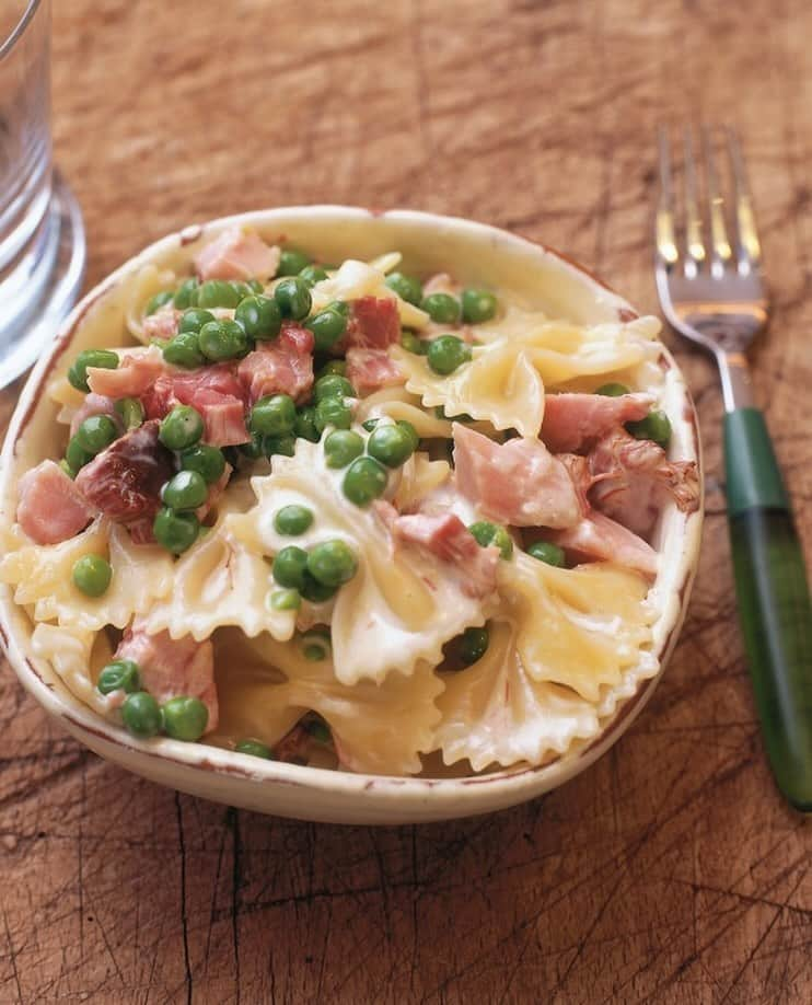 ナイジェラ・ローソンさんのインスタグラム写真 - (ナイジェラ・ローソンInstagram)「#RecipeOfTheDay is Pasta with Ham, Peas and Cream – pasta con le 3 P, prosciutto, piselli e panna – for classic comfort! . And to get the recipe, click on link in bio. Most of you may know what’s meant by “click on link in bio”, so just skip this bit, but for those who don’t, let me explain: tap on my name right up top, which will take you to a page that has a link on it that says www.nigella.com/instagram. When you click on this link, it will take you to a page of photographs: click on the photograph you want the recipe for – you sometimes have to tap a couple of times for some reason – and you will be taken to it! . Photograph by #JamesMerrell」11月27日 18時38分 - nigellalawson