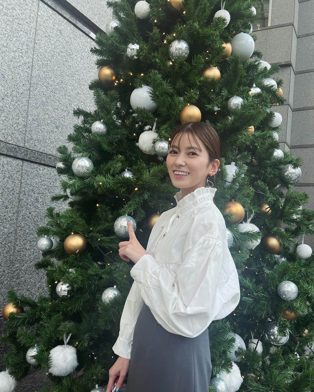 新保里歩さんのインスタグラム写真 - (新保里歩Instagram)「久しぶりの投稿になってしまいました…🎄📷 どんどん街がクリスマスの雰囲気になっていきますね☺︎  そして寒さも増していく…🥹🥹🥹  みなさま風邪を引かないようにあたたかくしてお過ごしください❄️」11月27日 18時31分 - riho_shinbo0714