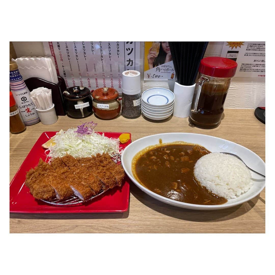 happymail_デート部のインスタグラム：「［とんかつ檍のカレー屋 いっぺこっぺ芝大門店] : 🚉最寄り駅:大門駅から106m : 📍住所:東京都港区芝大門2-3-17 : 大人気で有名なカツカレー屋🍛 : とんかつは甘くてペロリといけます！ : 万人受けするカレーと相性抜群です😊 : 🌟オススメ:上ロースカツカレー  #2人の世界 #カップル #恋したい #福岡 #東京  #大門グルメ #いっぺこっぺ大門店 #カツカレー #カフェ好き #カフェ好きな人と繋がりたい #グルメ女子 #フォトジェニックフード #カフェデート #グルメデート #カフェ部 #グルメ部 #デートで行きたい🎀#ハッピーメール」