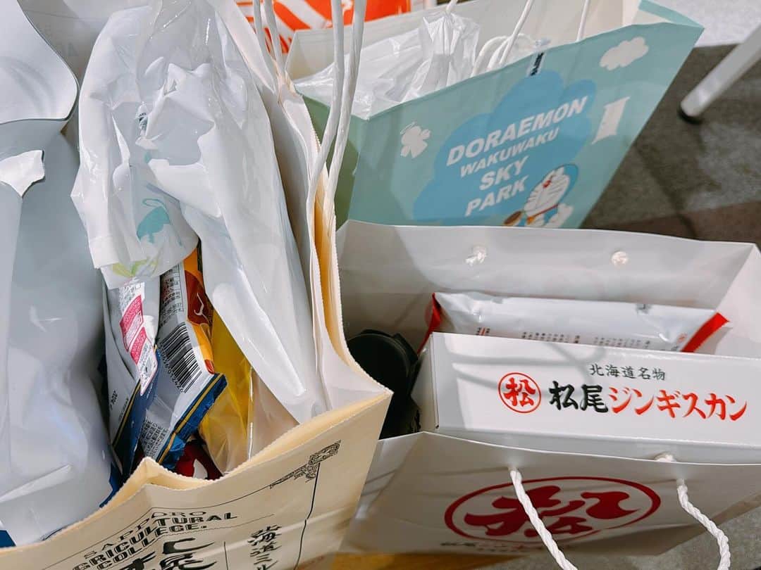 LiSAさんのインスタグラム写真 - (LiSAInstagram)「札幌2日で4日分食べた🤤 お腹が北海道🐄 ごちそうさまでしたっ🫶😋♡ #シフクノトキ　#LANDERツアー」11月27日 18時35分 - xlisa_olivex