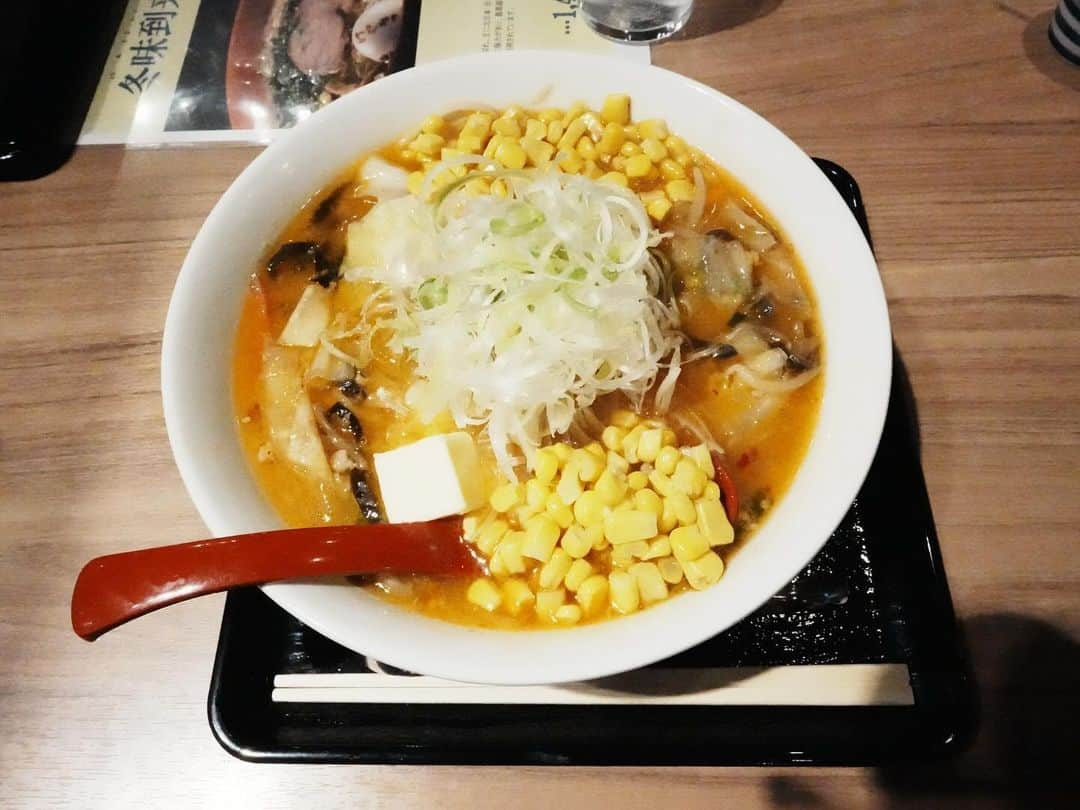 LiSAさんのインスタグラム写真 - (LiSAInstagram)「札幌2日で4日分食べた🤤 お腹が北海道🐄 ごちそうさまでしたっ🫶😋♡ #シフクノトキ　#LANDERツアー」11月27日 18時35分 - xlisa_olivex