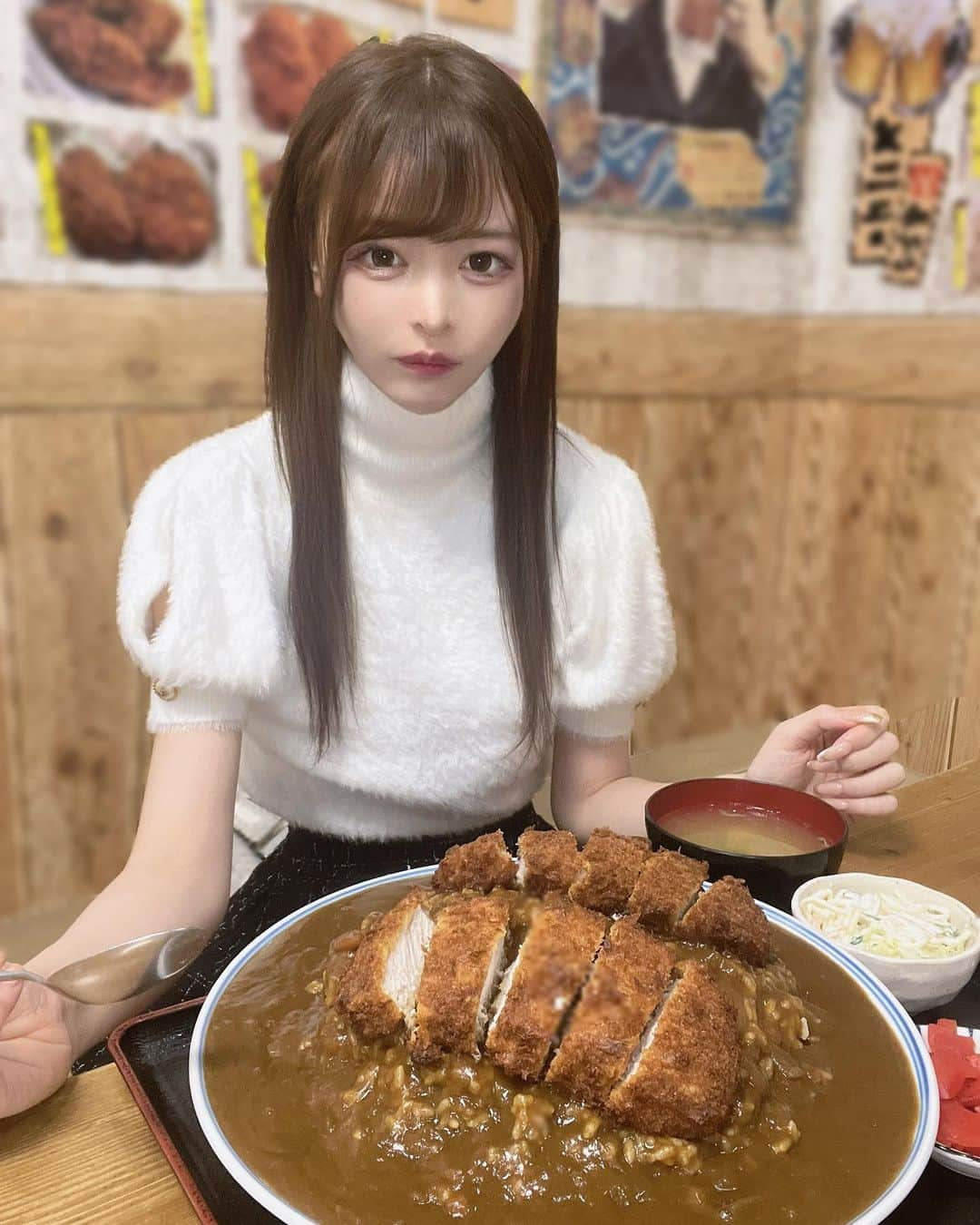 三年食太郎（松島萌子）のインスタグラム：「カツカレー定食　特大」