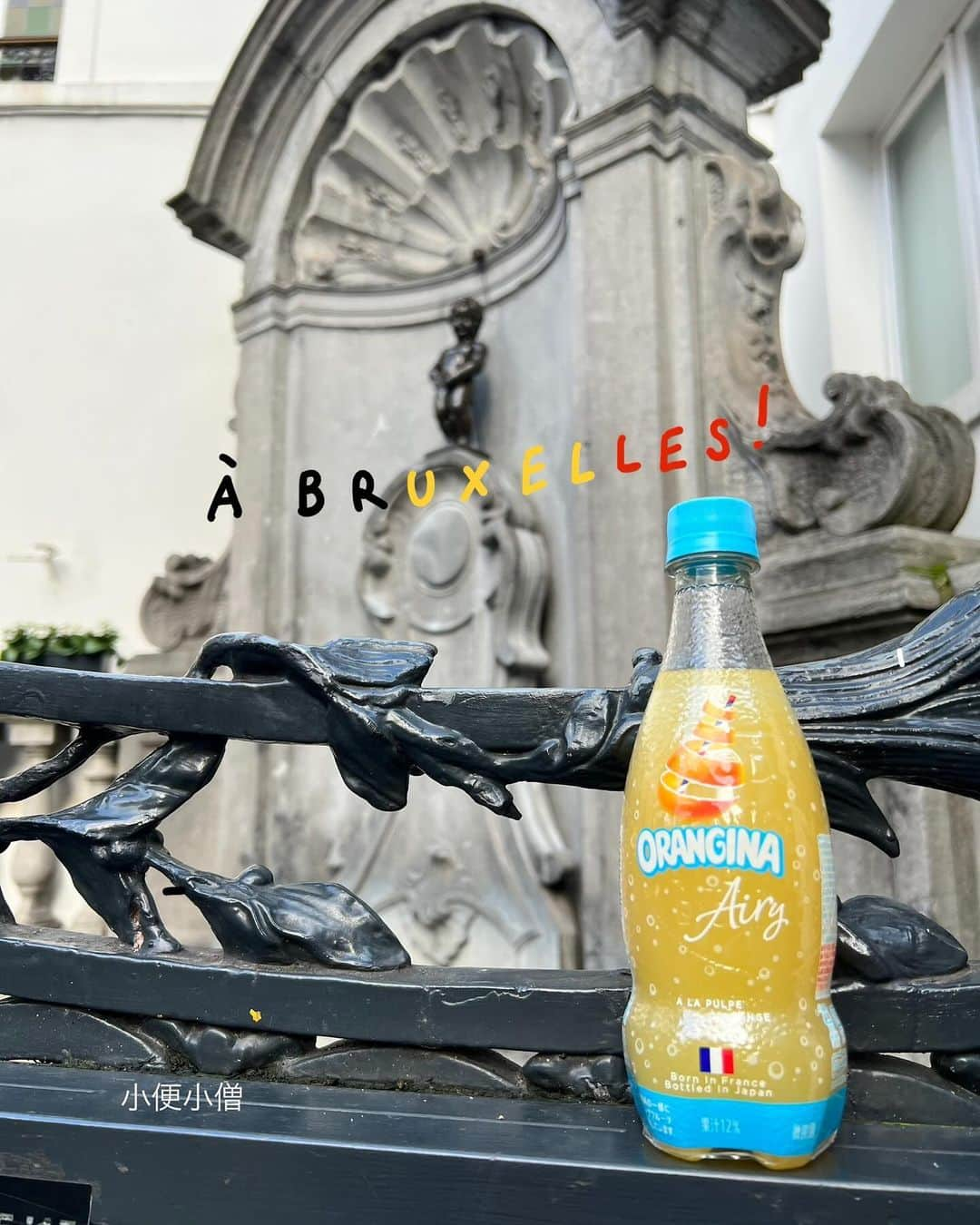 Orangina オランジーナ公式さんのインスタグラム写真 - (Orangina オランジーナ公式Instagram)「Bonjour🇫🇷  パリの北駅から ユーロスターに乗って1時間20分 ベルギーの首都ブリュッセルに 週末のショートトリップにやってきました🇧🇪  まずは、定番の観光スポットを巡ってみました。  小便小僧、ユネスコの世界遺産にも登録されているグランプラス、 触ると願いが叶うと言われているセルクラースの像、小便少女は、 中心地にあり、歩いて回れる距離🚶 歴史を感じる街並みは、どこも観光客で賑わっています✨  20分ほど歩いて、高台にあるプラス ポウラエールに到着。 パノラマを楽しめる観覧車と🎡 移動販売のワッフル屋さんがありました🧇  ブリュッセル名物のワッフルと ORANGINA Airyで一休み🍊 焼きたてのワッフルは、熱々でほんのり甘く ORANGINA Airyとも相性バッチリ👍  楽しみにしていたブリュッセル旅行が始まりました😊  #orangina #oranginaairy #france #soda #オランジーナ #フランス生まれ #炭酸飲料 #フランス #オレンジ #休憩 #withオランジーナ #bruxelles #ブリュッセル #小便小僧 #mannekenpis #グランプラス #grandplace #小便少女 #jeannekepis #placepoelaert #gaufre #ワッフル #一休み」11月27日 18時46分 - orangina_jp