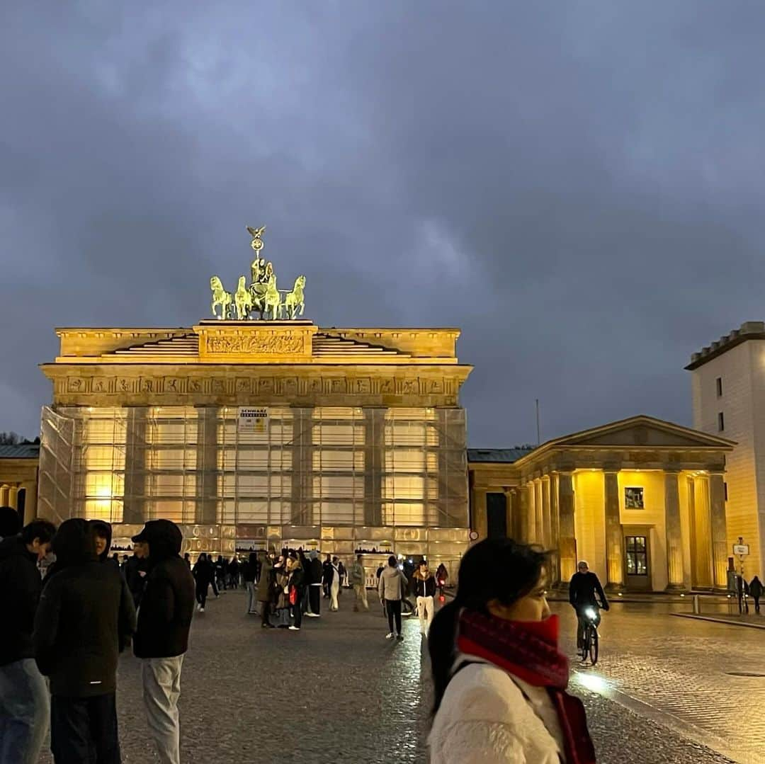 ネオンムーンさんのインスタグラム写真 - (ネオンムーンInstagram)「관광객 모드🇩🇪」11月27日 18時40分 - neon__moon