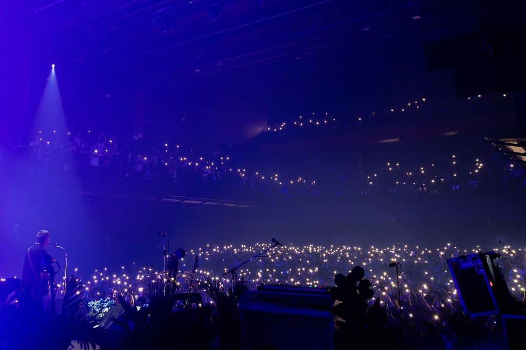 ノエル・ギャラガーさんのインスタグラム写真 - (ノエル・ギャラガーInstagram)「Thank you Seoul, what a great first night!  📸: Sharon Latham」11月27日 18時41分 - themightyi