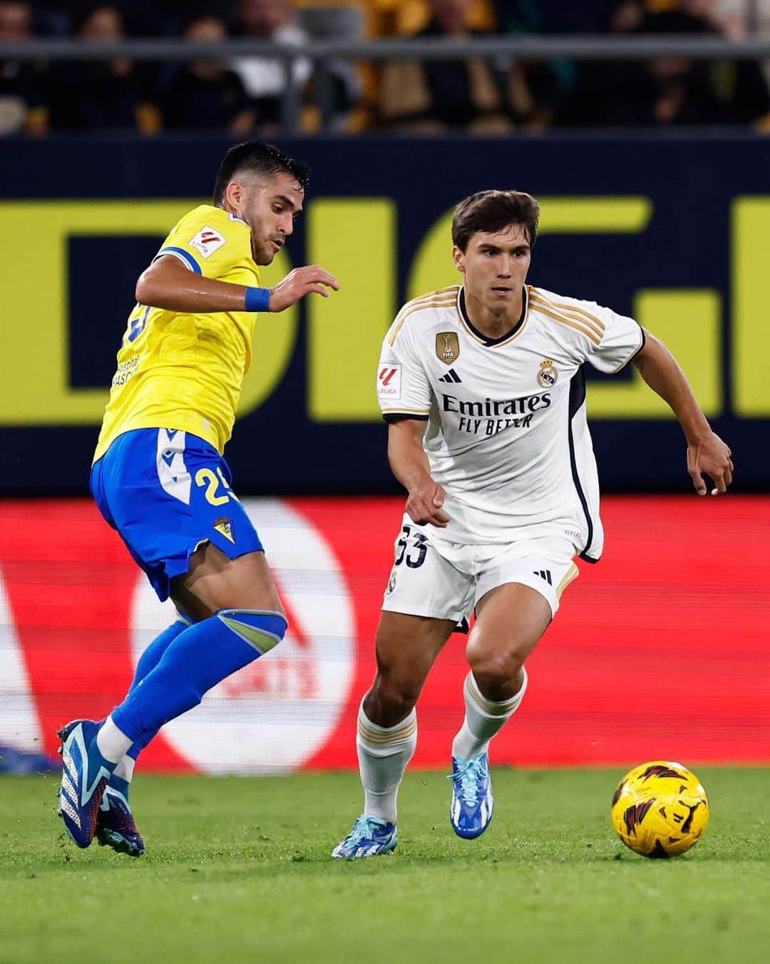 レアル・マドリードさんのインスタグラム写真 - (レアル・マドリードInstagram)「🤍 @GonzaloGarcia7_ makes his official @RealMadrid debut!  👏 ¡Gonzalo debuta con el Real Madrid en partido oficial! #CádizRealMadrid」11月27日 18時48分 - realmadrid