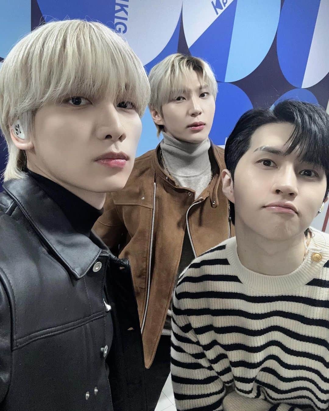 VIXXのインスタグラム：「- [20231127] #SoundBOMB360   어서오세요, 라이브 맛집 빅스입니다🎤   우리 별빛들 쌀쌀한 퇴근길,  빅스의 감미로운 'Amnesia'라이브 들으시고  포근한 저녁 보내길 바라요🤍   #빅스 #VIXX #CONTINUUM #Amnesia」