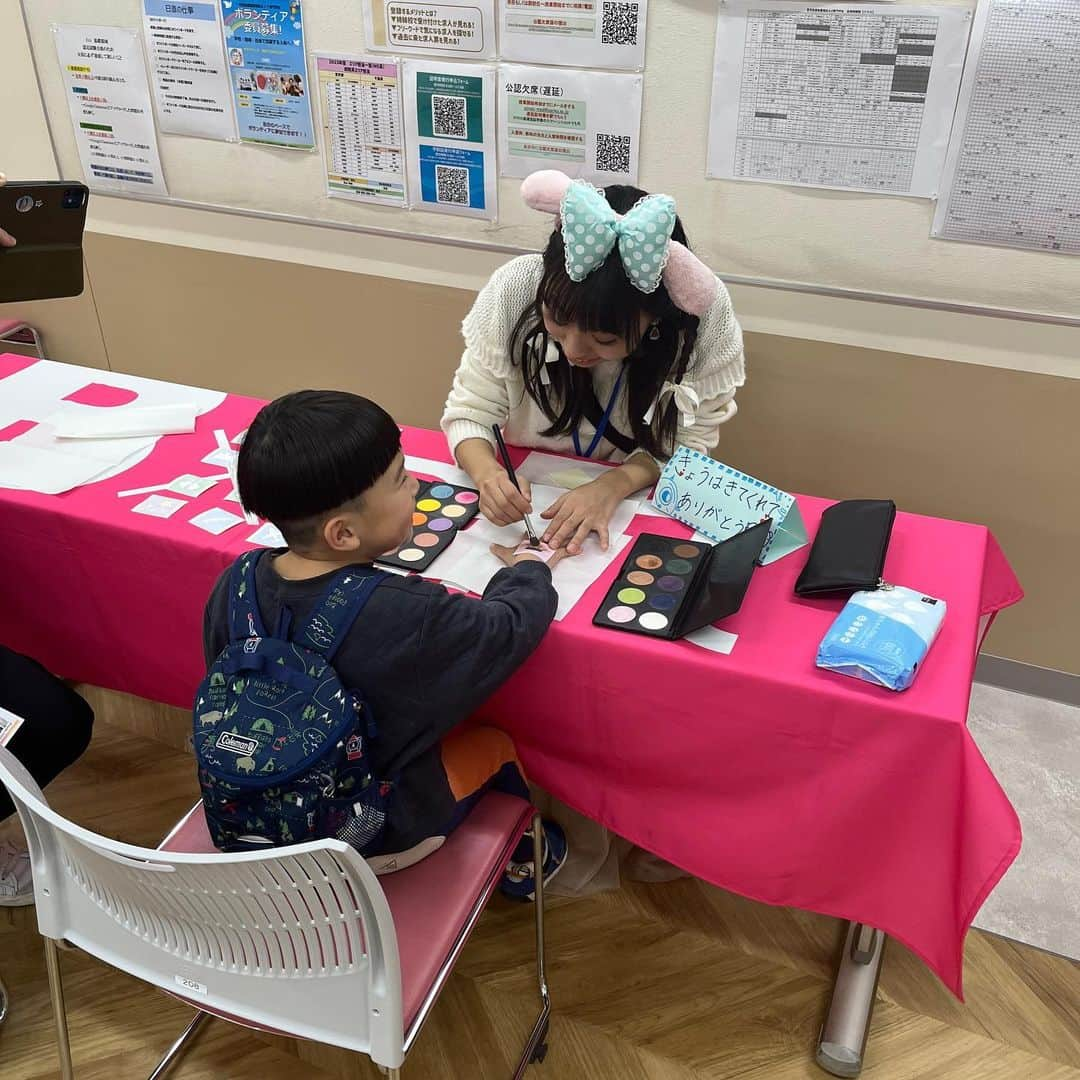 東京ビューティーアート専門学校さんのインスタグラム写真 - (東京ビューティーアート専門学校Instagram)「11月25日は姉妹校イベント「SankoふぁみりーEXPO」でした✨  保護者とお子様を対象としたイベントで、年齢関係なく様々な方に美容の楽しさを体験していただけました☺️❤️  保護者向けにパラフィンパック、お子様向けにボディペイントをやりました！！  東京B×artはこのようなイベントがたくさん！ 詳しくはオープンキャンパスやLINEで聞いてみてくださいね🎶  オープンキャンパスの予約はホームページかLINEから🤍 .  詳しくはHP/プロフィールから🤲🏻 𝗧𝗼𝗸𝘆𝗼𝗕✖𝗮𝗿𝘁 @tokyo_beauty_art_college  .  #今日の東京ビューティーライフ #東京ビューティーアート #美容学生 #美容専門学校 #三幸学園 #jk #fjk #sjk #ljk #ヘアメイク #エステ #ネイル #美容 #beauty #ootd #メイク  #モデル #トータルビューティ #美容好きな人と繋がりたい #美容学生の日常 #美容学生の休日 #お洒落さんと繋がりたい #知る専 #美容学生あるある  #美容学生と繋がりたい #美容学生さんと繋がりたい #美容学生の放課後 #入試 #ボディペイント　#パラフィンパック」11月27日 19時03分 - tokyo_beauty_art_college