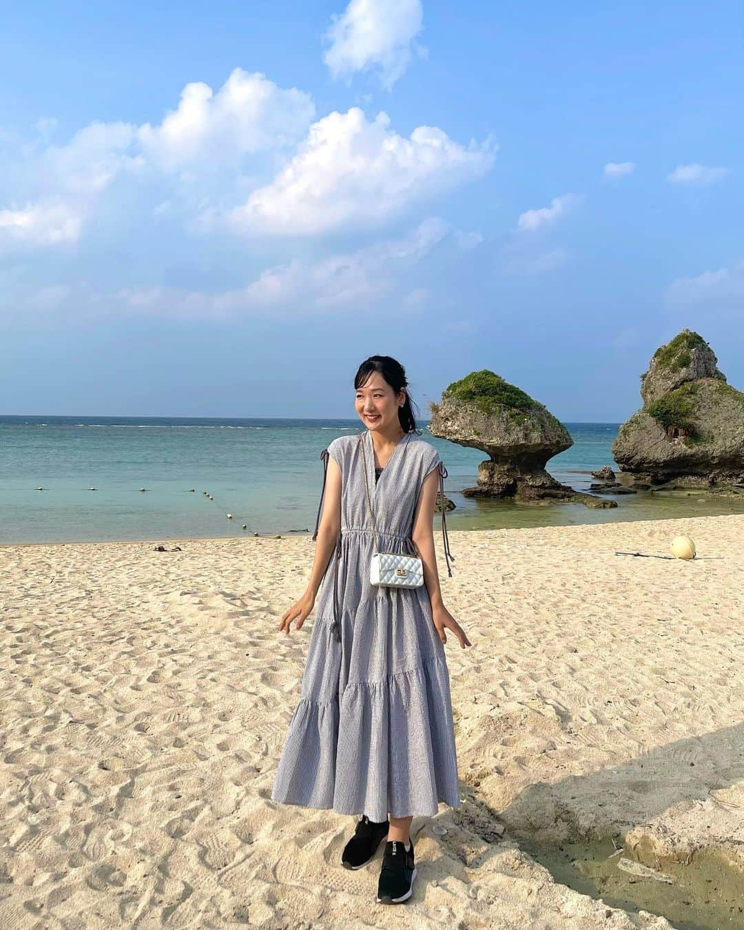 宮崎麗奈のインスタグラム：「． ⁡ 海大好きすぎて、 ダイビングのライセンス取るか本気で悩む…🤔💭 ⁡ でも、めちゃめちゃ大きいお魚が 目の前に来ちゃったら困っちゃうなぁ。笑 ⁡ ⁡ ⁡ #沖縄 #沖縄旅行 #アナウンサー #フリーアナウンサー #宮崎麗奈」