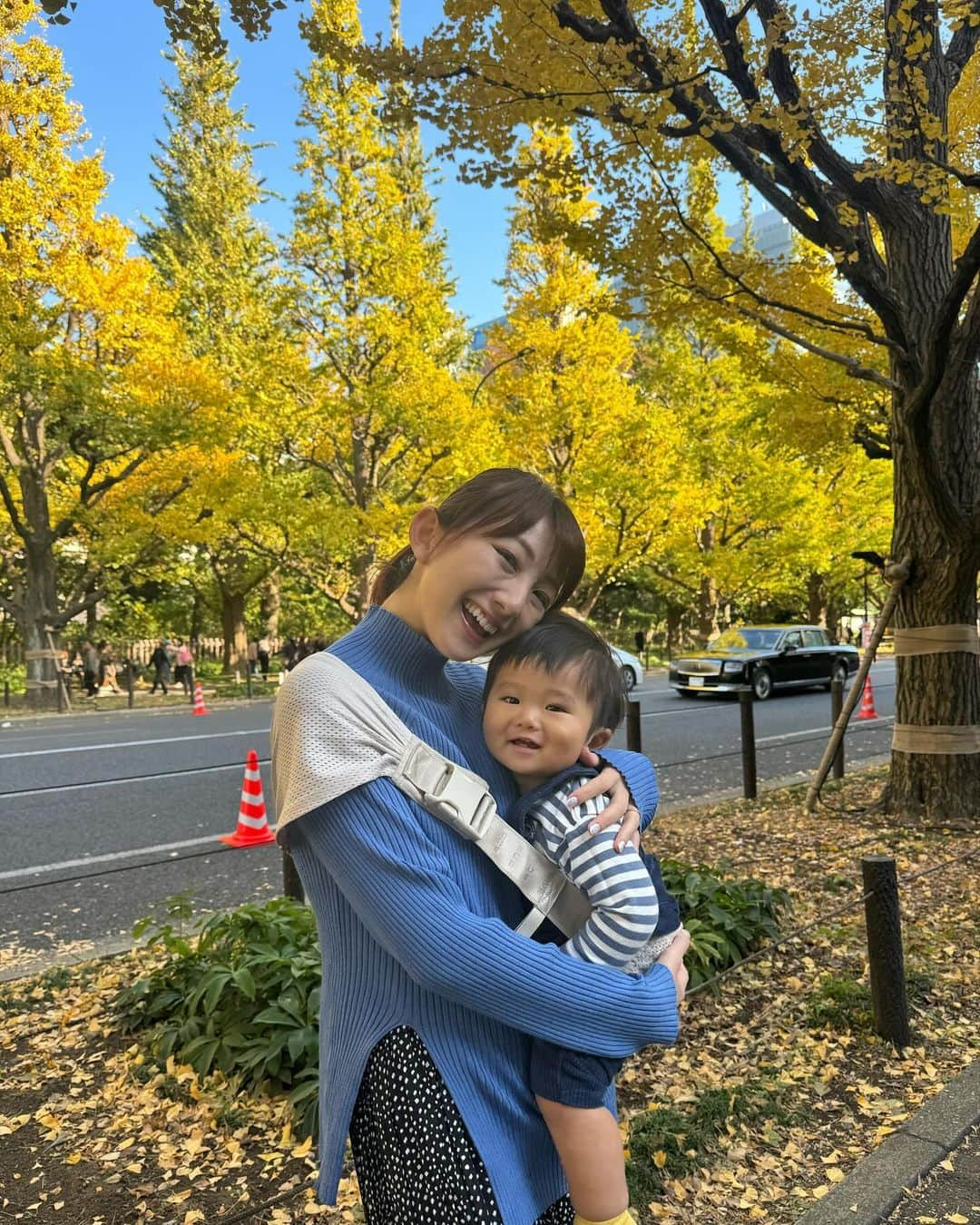 尻無浜冴美さんのインスタグラム写真 - (尻無浜冴美Instagram)「いちょう並木 8くんと初めて見れた👶💕  #一歳 #一歳児  #いちょう並木 #いちょう並木通り  #外苑前 #外苑前いちょう並木  #男の子ベビー #外苑前銀杏並木  #第一子 #いちょうの木 #スモルビ #ヒップシート」11月27日 19時13分 - saemi_shinahama