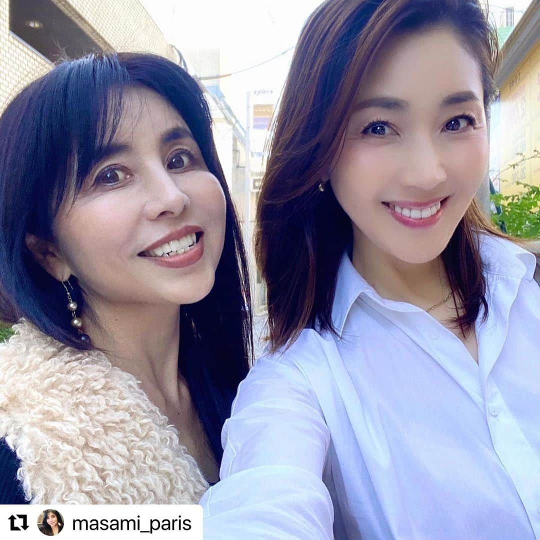 芦田桂子さんのインスタグラム写真 - (芦田桂子Instagram)「只今、発売中 #美st でライターの正美さん @masami_paris に取材して頂きました☺️ ペライベートやサロン、子供達のことまでステキに書いてくだって本当に感謝✨ 以下、シェアさせて頂きます ありがとうございました☺️✨ ・ ・・・ 美ST1月号「今、50代がいちばん元気！ いちばん綺麗！」にて モデルでサロンオーナーの芦田桂子さんを取材させていただきました🎵 @keiko_ashida   透き通るような白肌の秘訣は 自身がオーナーをされている 『ラグジュアリーよもぎ蒸し®️』 にありというのも納得🎶  桂子さんご自身が全国の産地に足を運び 厳選した東洋ハーブ、西洋ハーブ、漢方などを その日の体調に合わせてブレンドして使用されているそうで  よもぎ蒸し後は サラサラの汗が全身から出てスッキリするし、顔色もワントーン明るくなるそう✨  むくみ、慢性疲労、冷え性に加え 妊活効果もあるそうで 最近40代の不妊に悩んでいた方が 立て続けに妊娠されたというから ラグジュアリーよもぎ蒸しの凄さに 驚きました💞  経皮吸収するからこそ オーガニックな安心安全な素材に 拘っているそうです。  身長170センチの美人モデルさんですが シングルマザーとして 20代から大変な苦労をされていて  神様ってどれだけの苦渋を彼女に 与えるの💦 と叫びたいくらいでした。  壮絶なストーリーは 是非、本誌をご覧下さいませ🤗  カメラマン　渡邊明日香さん @a_suuuuka   ○自由が丘 ラグジュアリーよもぎ蒸し®️サロン @graces_beaute  「Graces beaute」 目黒区自由が丘1丁目 03-6421-4922  #よもぎ蒸し  #よもぎむしサロン  #gracesbeaute  #芦田桂子  #芦田桂子さんありがとうございました  #色白美人  #身長170cm  #シングルマザー  #取材  #取材させていただき有難うございました」11月27日 19時14分 - keiko_ashida