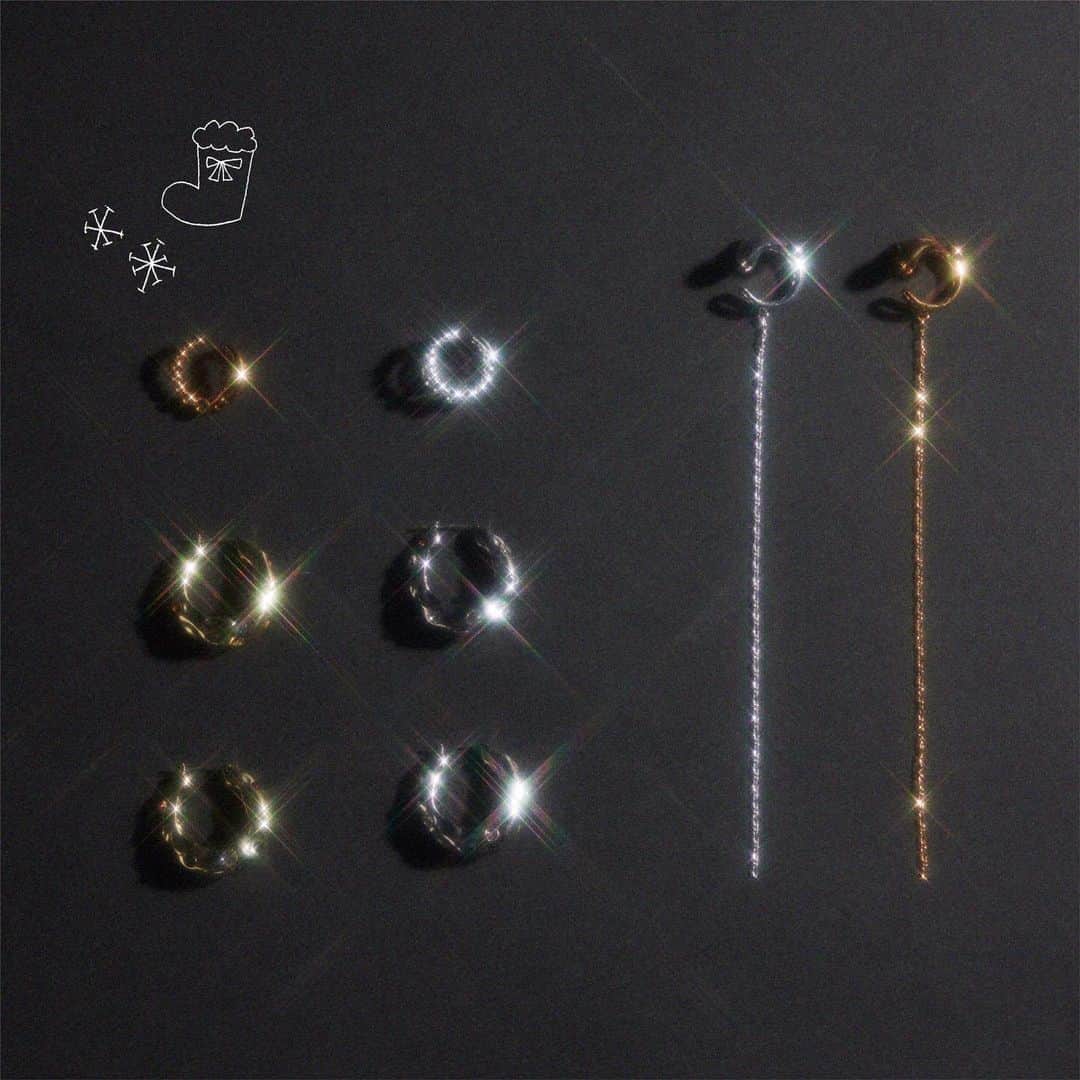 スライのインスタグラム：「ㅤㅤㅤㅤㅤㅤㅤㅤㅤㅤㅤㅤㅤ RECOMMEND GIFT ITEMS __________________________________ ☑︎R/C SWAY CHAIN EAR CUFF (030GAI56-4810) GLD,SLV ㅤㅤㅤㅤㅤㅤㅤㅤㅤㅤㅤㅤㅤ ☑︎ENCHASE STONE P/EARRING (030GAI56-4790) GLD,SLV  ※12/1(FRI)SLY店舗入荷予定 __________________________________ ※配送の都合により発売日が異なる場合がございます。 ※店舗により在庫状況が異なります。 #SLY #SLY_fav」