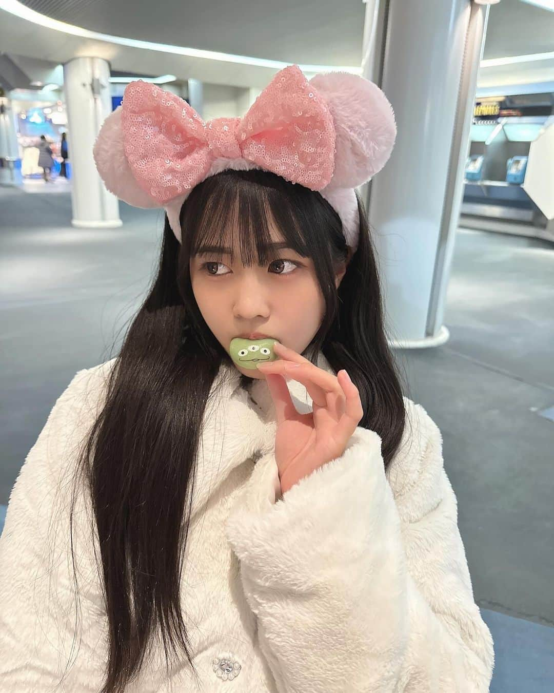 藤田苺花さんのインスタグラム写真 - (藤田苺花Instagram)「🍫💚 雨ディズニーだったけど楽しかった＾＾  ❤︎‬┈┈┈‪‪❤︎‬┈┈┈‪‪❤︎‬┈┈┈‪‪❤︎‬┈┈┈‪‪❤︎‬‪‪‬┈┈┈‪‪❤︎‬┈┈┈‪‪❤︎‬  💎PureGi公式アカウント💎 @puregi_official #PureGi #ぷれっぢ #アイドル #ALICE #紫担当  . #ありるん #VINEYARD #ヴィンヤード #08 #jc3 #中学生 #女子中学生 #雰囲気 #垢抜け #黒髪 #ロング #おすすめ #ありすたぐらむ」11月27日 19時16分 - alice620_alice