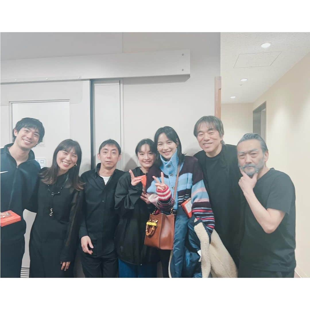 のん（能年玲奈）さんのインスタグラム写真 - (のん（能年玲奈）Instagram)「初演に行けず悔しい思いをしていたのだけど、再演！！東京千秋楽に行けた！！さいっこうだった！  出演者・音楽の皆さんが不穏でユーモラスな世界を見事に表現されていて、感動。めっちゃくちゃかっこよかった。 全てのシーンが絵画のようだった。  麦さんや、渡辺さん、吹越さん、大友さん、江川良子さん、itokenさんと会えた🥰 嬉しかった〜〜！🐈  #ねじまき鳥クロニクル」11月27日 19時18分 - non_kamo_ne