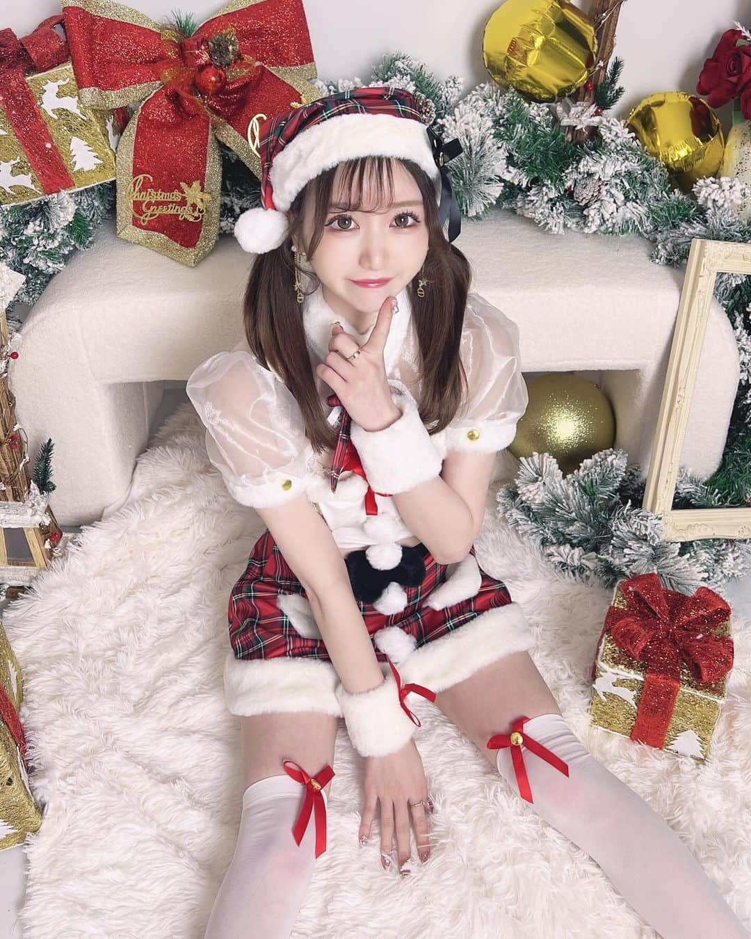 あいにゃんのインスタグラム：「サンタさん来ないかな💭🎅  ︎︎ ︎︎︎ ︎︎︎ ︎  GLP-1ダイエット継続してるよჱ̒^ ̳ ̫ ̳^  ︎︎ ︎︎︎ ︎︎︎ ︎ 食欲減るだけじゃなくて食べすぎても体重増えないし無理せずダイエット出来てる🎶✨  オンライン診察で薬を処方して貰えてすぐ届くから思い立ったらすぐゲット出来るのもオススメ♡꜀(^. .^꜀ )꜆੭  したのURLかハイライトに固定してるURLからいけるのでぜひチェックしてね🫶🫶🫶  https://ouchide.clinic/lp/diet/001_medical_fee?ad=influ-diet-i68h  #PR #おうちでクリニック #GLP1ダイエット #メディカルダイエット #医療ダイエット #オンライン診療」