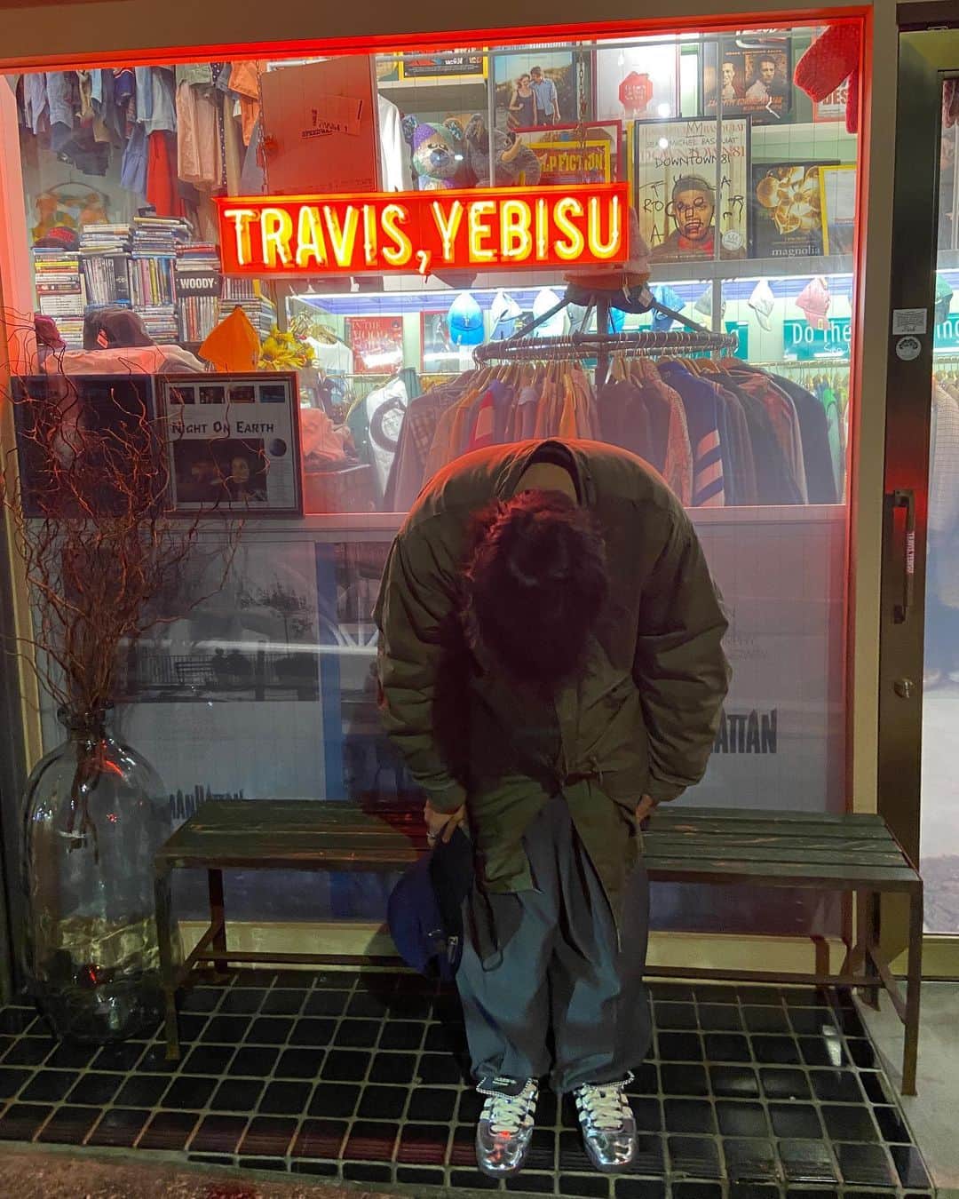 上田歩武さんのインスタグラム写真 - (上田歩武Instagram)「@travis_yebisu popup5日間ありがとうございました！ 来ていただいたお客さん、原田さんありがとうございます！ オーダー分しばしお待ちください！ #グッドウォーキン上田」11月27日 19時30分 - uedaayumu