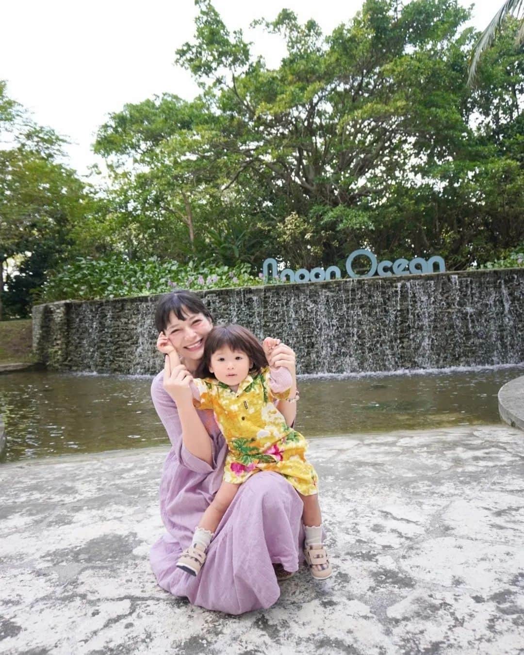 芳美リンさんのインスタグラム写真 - (芳美リンInstagram)「🗾沖縄/宜野湾　Ginowan/Okinawa  伊江島から本部港にもどり、車を走らせ、宜野湾へ。  最後に泊まったのは、 ムーンオーシャン宜野湾ホテル＆レジデンス Moon Ocean Ginowan Hotel & Residence  宜野湾観光や街歩き、 ちょっとドライブするとアメリカンビレッジにも行きやすく、アクセスのいいホテルです♪  部屋がかなり素敵ー♡  お部屋入った途端、ラナちゃんは大喜びで走り回ってニコニコでした(*^^*)  中長期で滞在する方も多いそうで、 部屋にはキッチンもあり、 各階にランドリーもあって、暮らすように旅することができます✨  #ムーンオーシャン宜野湾ホテル＆レジデンス #MoonOceanGinowanHotel&Residence #マタ旅#子連れ旅#トラベラルトドラー #japantrip #okianwatrip #沖縄旅行 #宜野湾#宜野湾ホテル」11月27日 19時39分 - lynn.lynn5