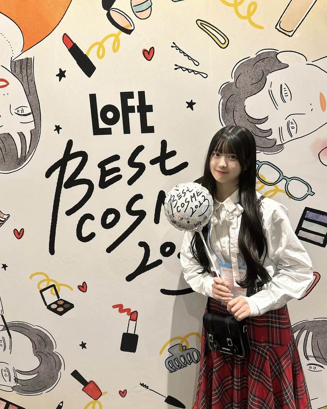 福間綾音さんのインスタグラム写真 - (福間綾音Instagram)「・  全国のロフトとロフトネットストアで " ロフト ベストコスメ 2023 " が開催中という事で 先日、展示会に参加させて頂きました\♥︎/  展示会では多数のブランド様が出展されていて 私が日常的に愛用させて頂いているコスメも沢山あって わくわくるんるんでとっても楽しかったです🫶🏻☺︎  特に CLIO さんの 新作リップがとっても気になりでした💄✨  店舗ではベストコスメが全て掲載されている冊子を配布中！ 冊子は WEB でも見れるので皆さんも要チェックです✊🏻✔︎   #PR  #ロフト展示会   #ロフトのベストコスメ2023   #ロフトコスメ」11月27日 19時39分 - ayane_emulate
