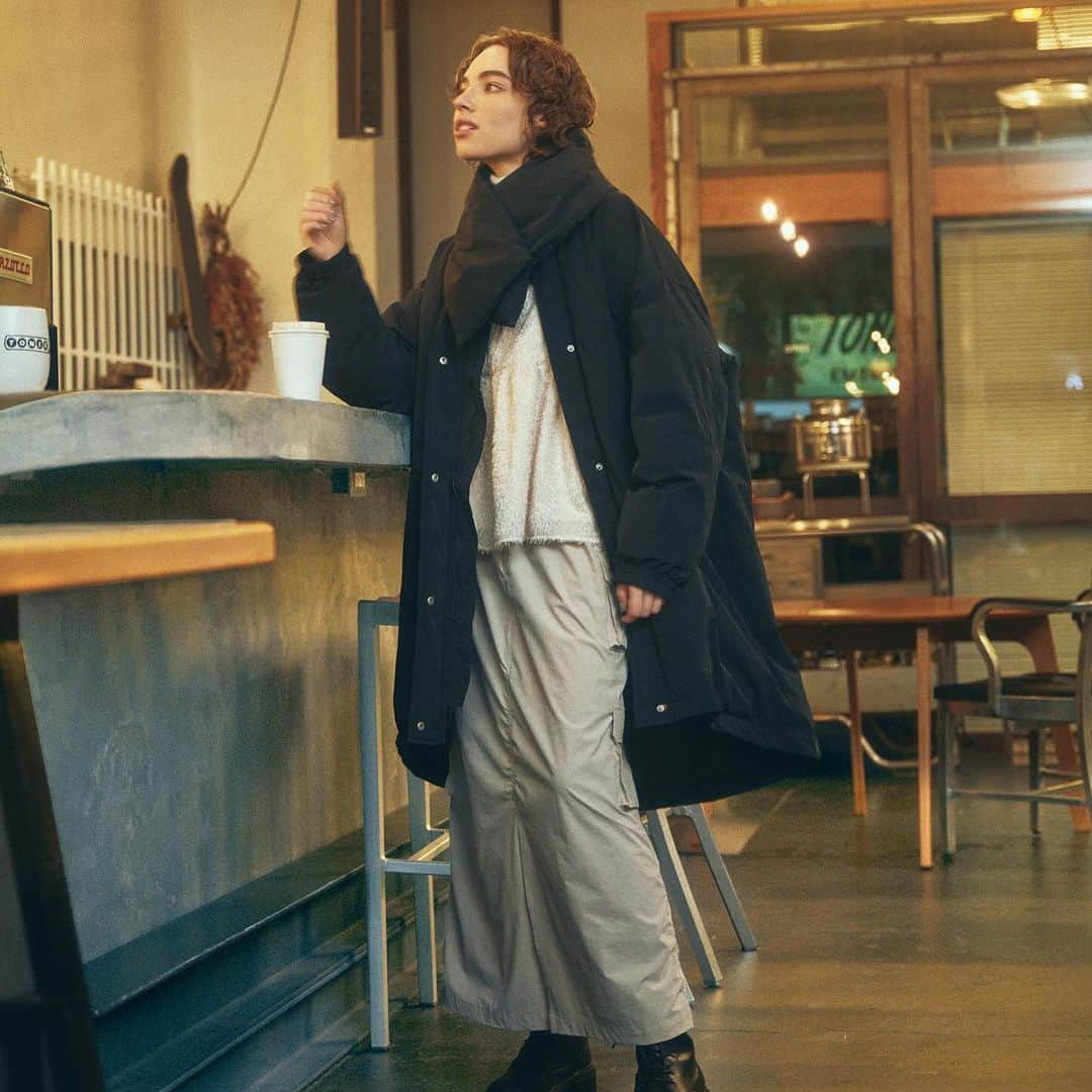 BAYFLOWさんのインスタグラム写真 - (BAYFLOWInstagram)「OUTER COLLECTION for Women  🏷️ #マフラーツキモンスターコート_bf マフラーがセットになった、防寒対策に大活躍のビックシルエットコート。 表地の裏面に施したラミネート加工は、風を通しにくい仕様。撥水・防風機能付き。 保温蓄熱機能がある中綿を使用し、気温が下がってきても温かさが続きます。  #BAYFLOW #ベイフロー #モンスターコート #中綿コート #撥水コート #ロングコート」11月27日 19時34分 - bayflow_inc