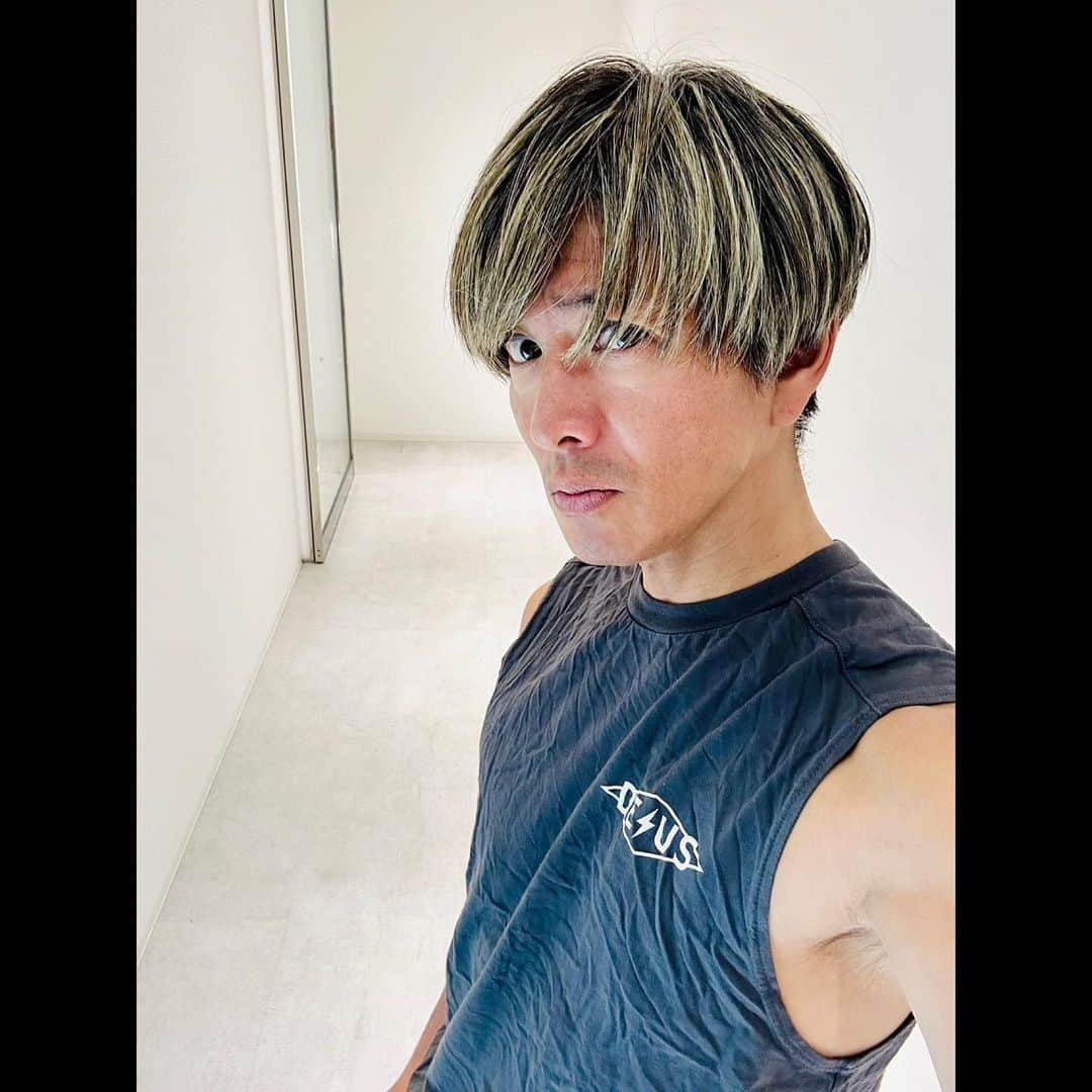 木村拓哉さんのインスタグラム写真 - (木村拓哉Instagram)「⁡ ⁡ ⁡ 「今日は自分の身体を動かしに！ あぁ〜、さっぱり。 帰り道に見た"月"に、思わず見惚れてしまいました…。」 ⁡ 拓哉 #木村拓哉#TakuyaKimura」11月27日 19時39分 - takuya.kimura_tak