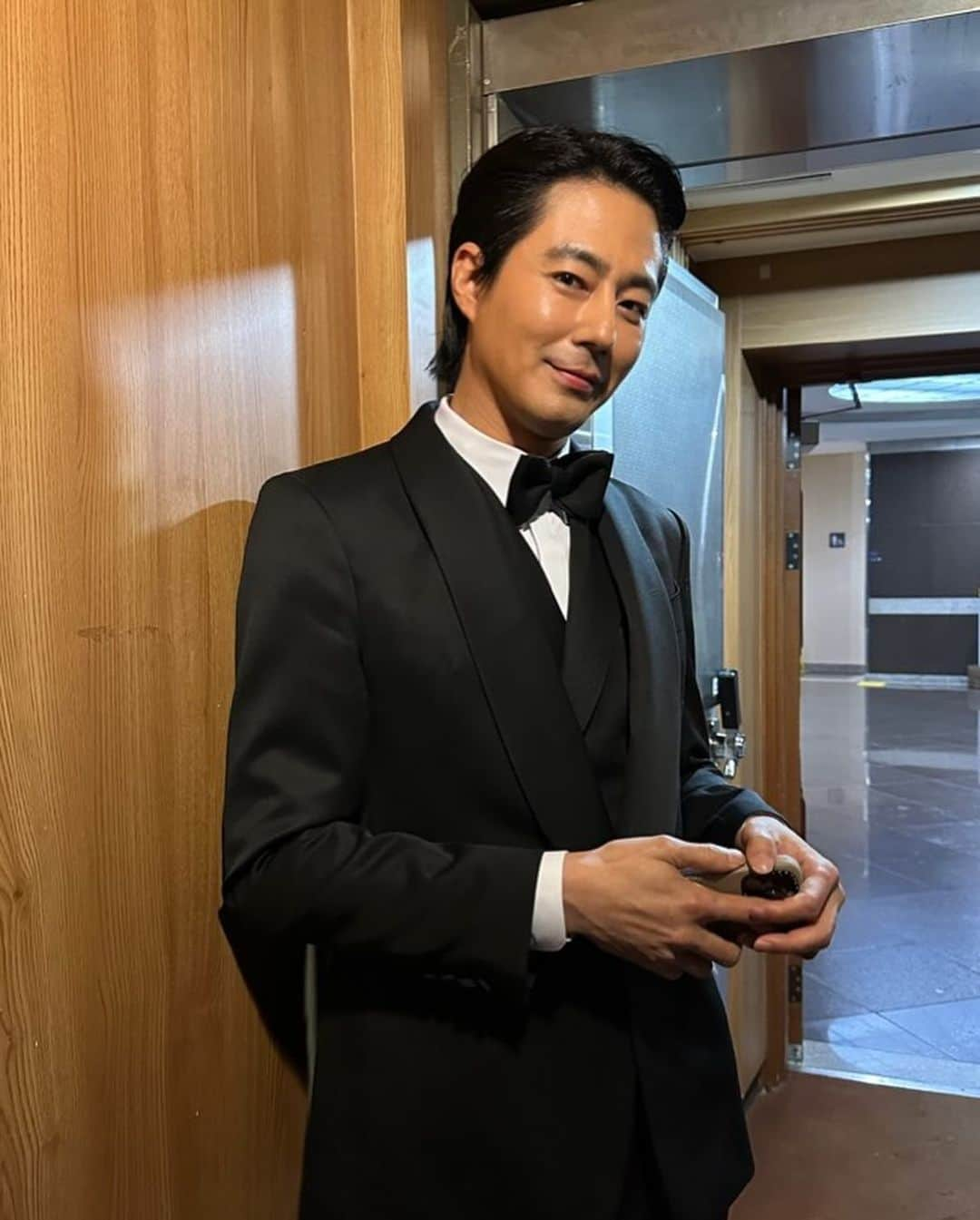 チョ・インソンさんのインスタグラム写真 - (チョ・インソンInstagram)「#청룡영화상 비하인드 🏆」11月27日 19時45分 - zoinsung_official