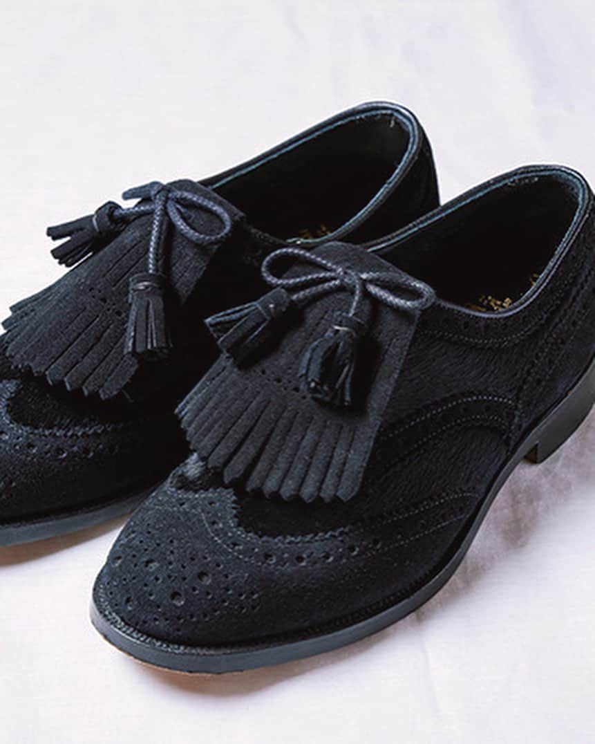 2nd編集部さんのインスタグラム写真 - (2nd編集部Instagram)「. 「ブリティッシュアイビーの足元はスウェード靴から。」  英国紳士のカントリースタイルに代表されるように、英国トラッドとスウェード靴には密接な関係がある。したがって、ここまで学んできたブリティッシュアイビーとスウェード靴の相性は言わずもがな。そこでまず、お気に入りのスウェード靴から探してみてはどうだろうか。  #2nd #2ndmagazine #革靴 #断然革靴派」11月27日 19時46分 - 2nd_magazine