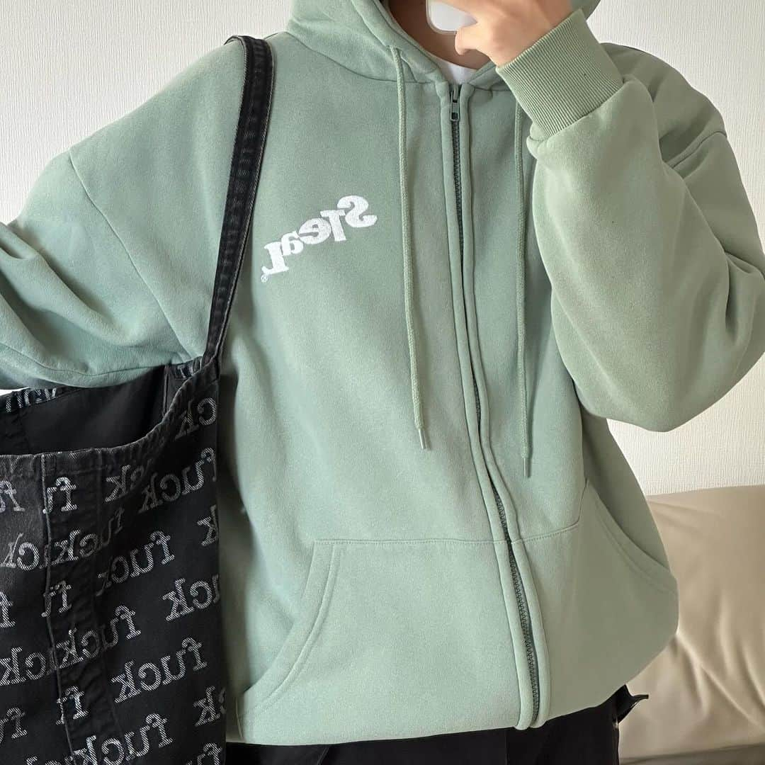 KEIさんのインスタグラム写真 - (KEIInstagram)「🧼 💶 🏄🏻‍♂️ MINT GREEN ☆☆☆ 今回は断トツでミントグリーンをオススメします！ #stealmeaning」11月27日 19時50分 - keis_gram