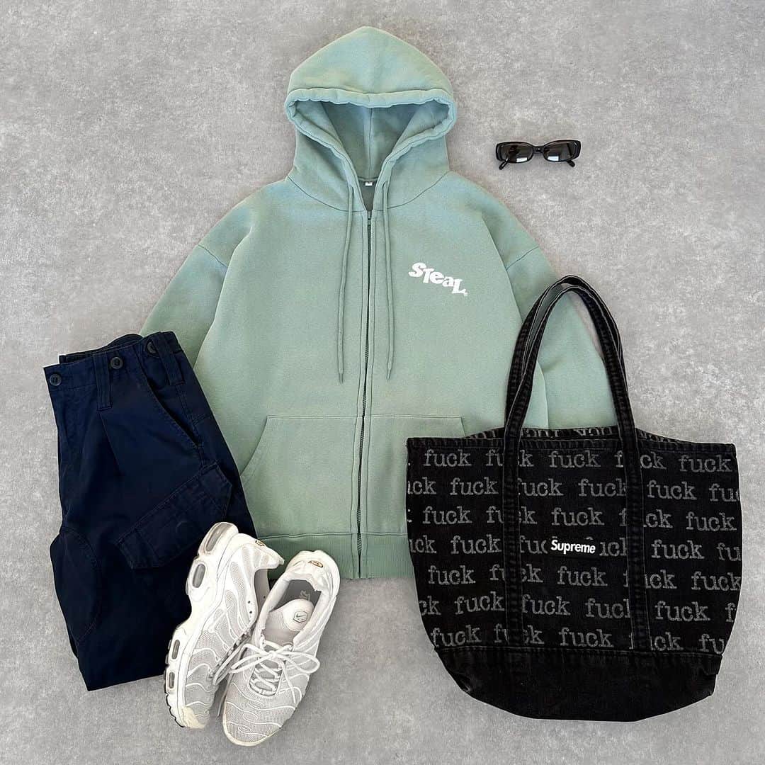 KEIのインスタグラム：「🧼 💶 🏄🏻‍♂️ MINT GREEN ☆☆☆ 今回は断トツでミントグリーンをオススメします！ #stealmeaning」