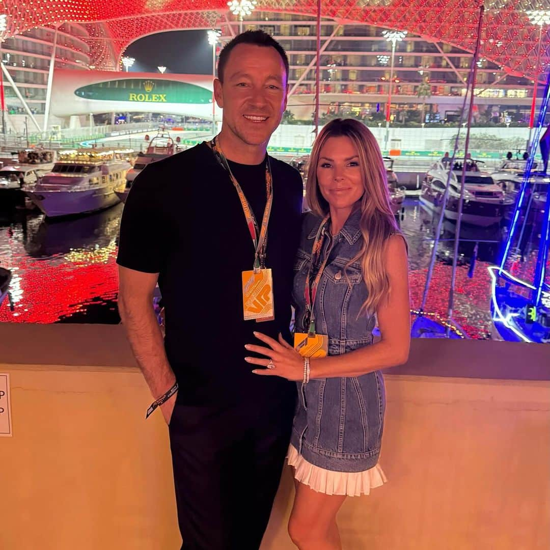 ジョン・テリーさんのインスタグラム写真 - (ジョン・テリーInstagram)「Great weekend away in Abu Dhabi at the @f1 🏎️ ☀️ @toniterry26  Thank you @visitabudhabi for hosting us we had the best time.  Thank you @mclaren @zbrownceo @jumdavis @mr_stephen_atkins 🧡」11月27日 19時55分 - johnterry.26