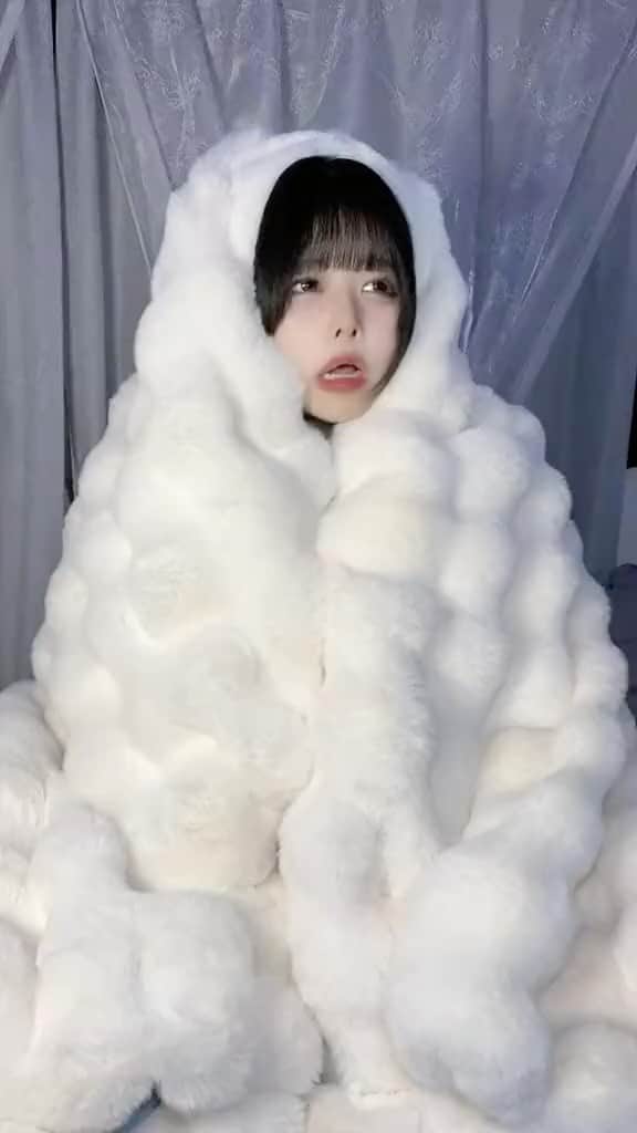 ちなぷぷのインスタグラム：「これしーいんで買った布団なんやけどいくらやと思う、、？　#TikTok #ちなぷぷ」