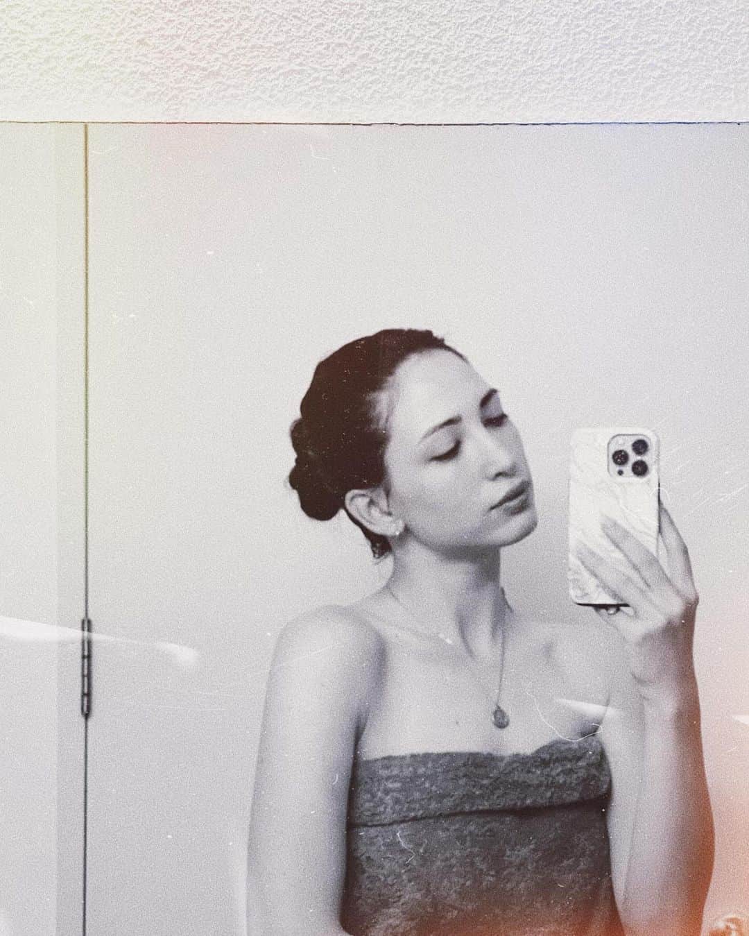 ジュリア・ミナトヤのインスタグラム：「今日も、明日も、自分らしく🪐⚖️🪄」