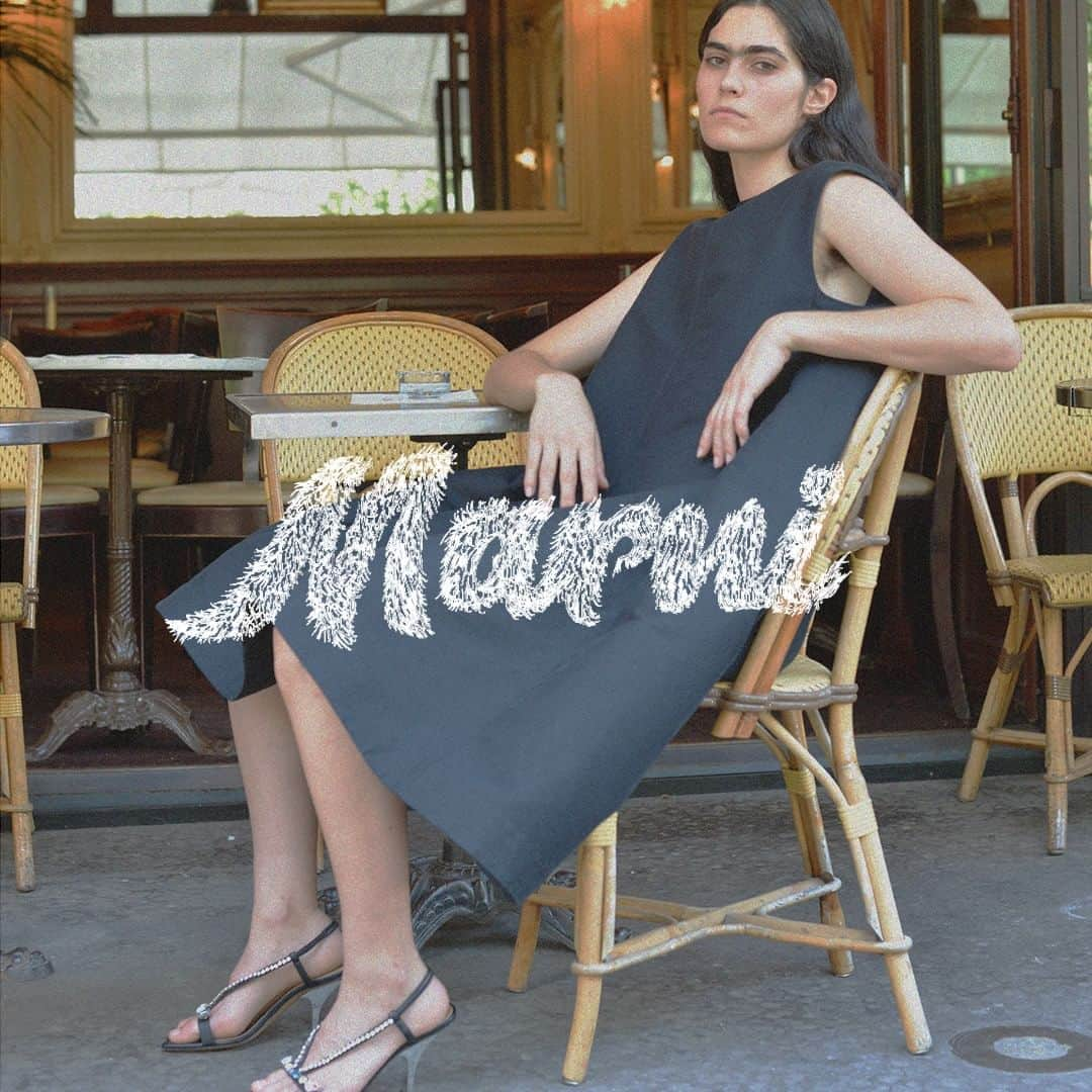 マルニのインスタグラム：「Fanny is wearing a black cocoon dress from Marni's Festive Marvels, envisioned by creative director Francesco Risso @asliceofbambi. The collection, captured by the versatile artist Patrick Welde, features ready-to-wear, leather goods and accessories, which awaken in the daily life of the people living in Paris, the ideal location for the tireless pursuit of happiness.  The collection is rolling out online and in stores.   Photography & Styling: Patrick Welde @patrickwelde Hair: @aurelienhairstylist Model: @fannypatarin at Premium Model  #marni」